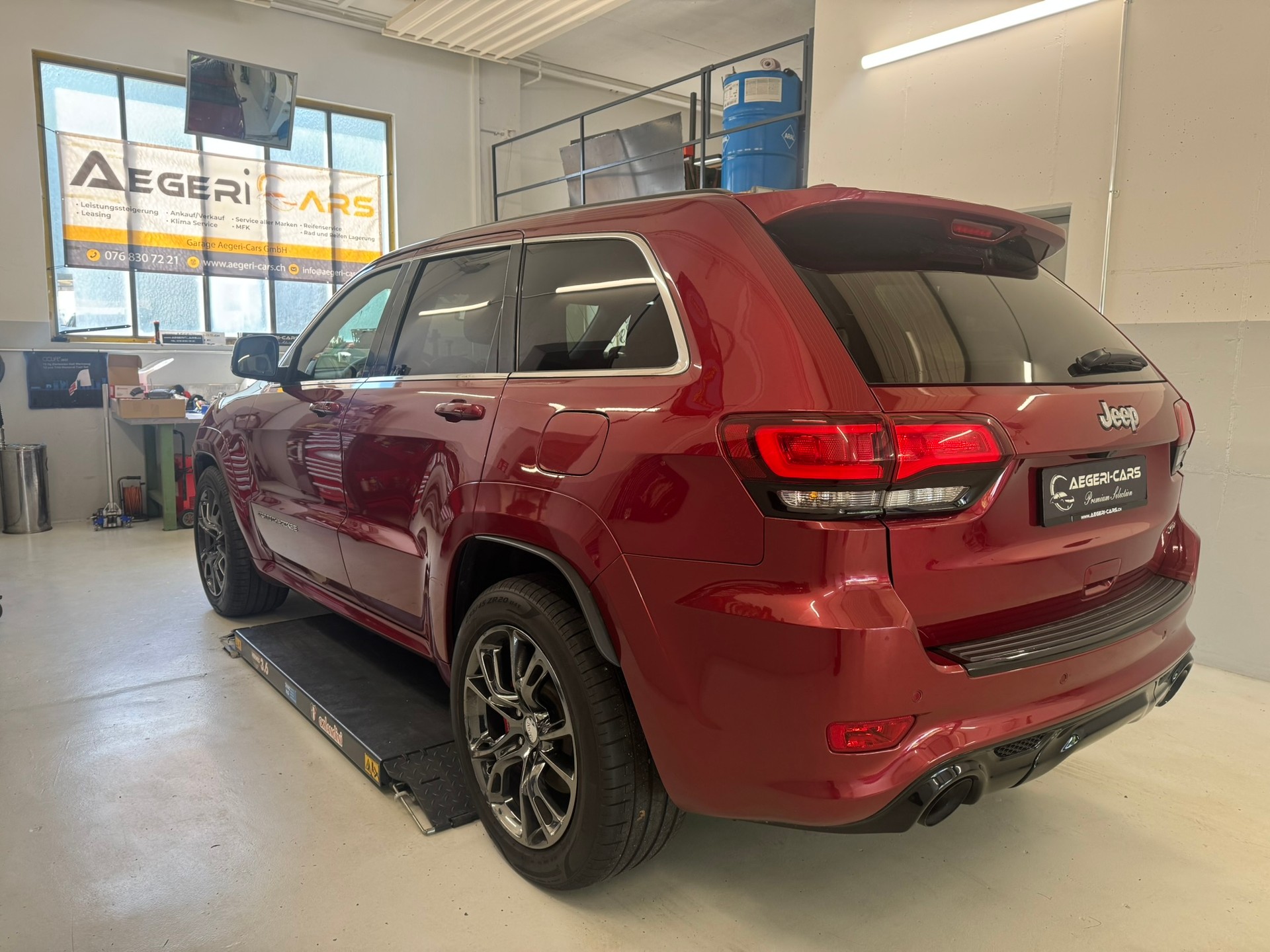 JEEP Grand Cherokee 6.4 V8 HEMI SRT8 Automatic-image-5