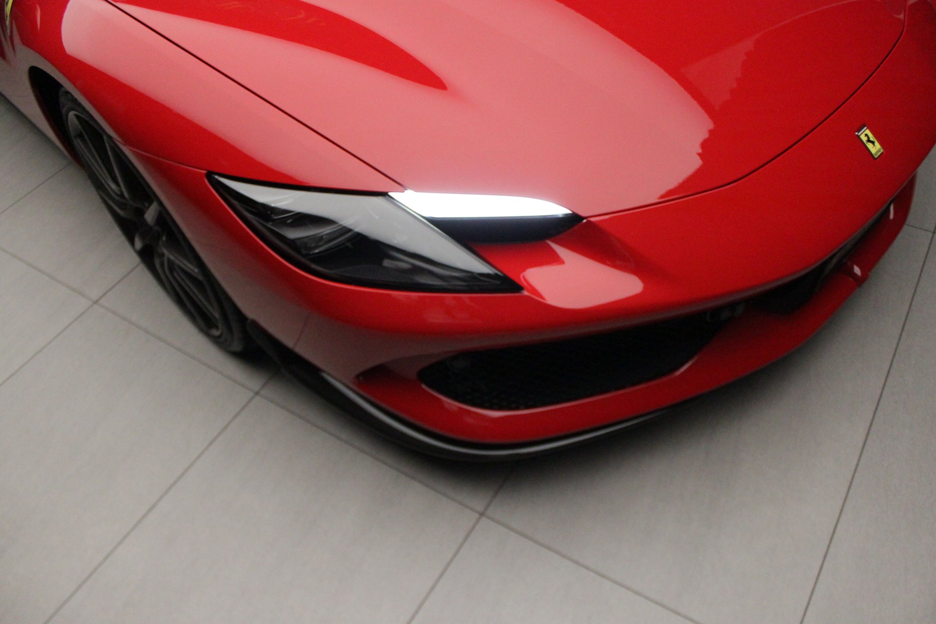 FERRARI 296 GTB-showroom-element-3