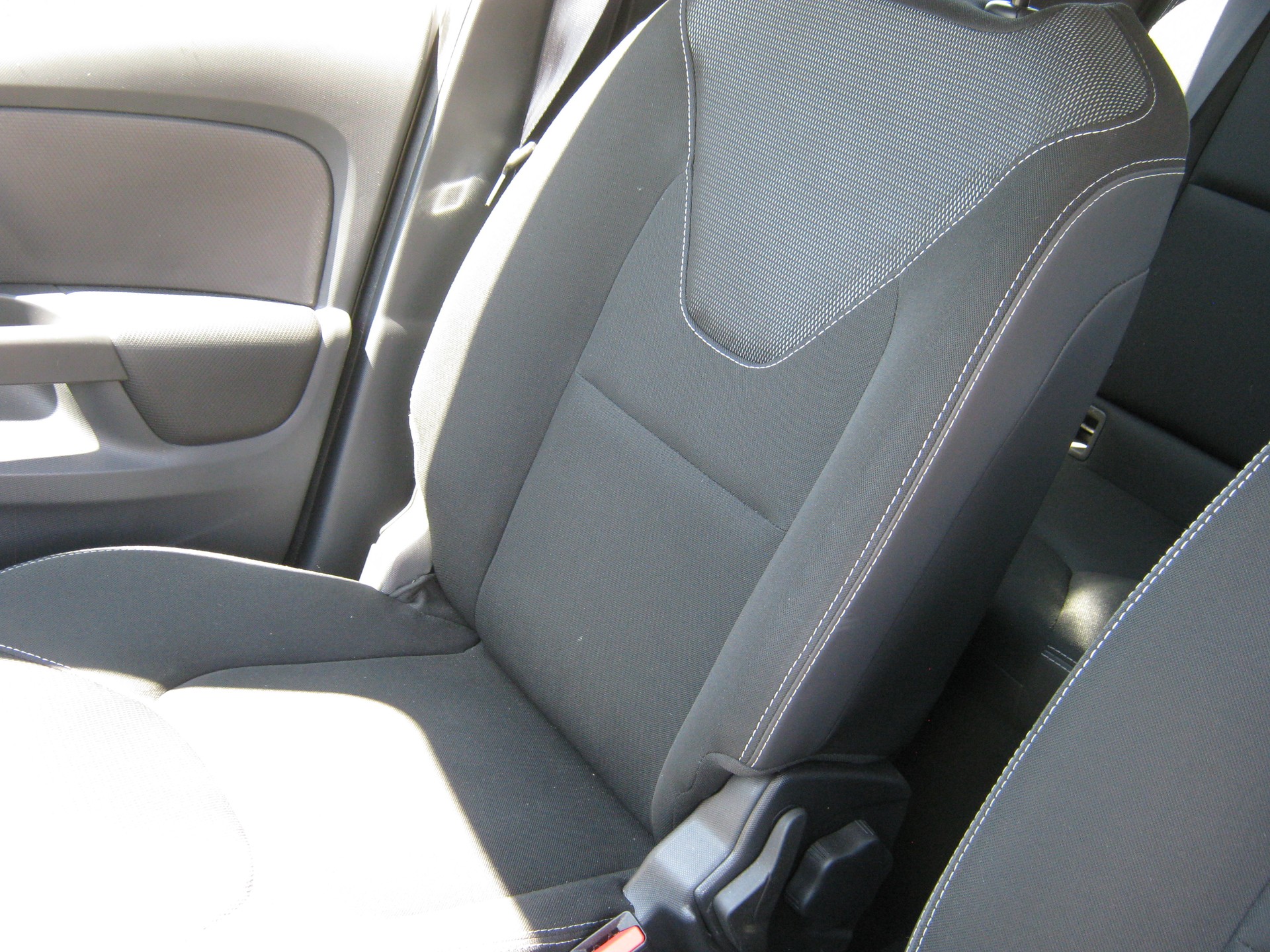 RENAULT Clio Grandtour 1.2 16V Authentique-image-10