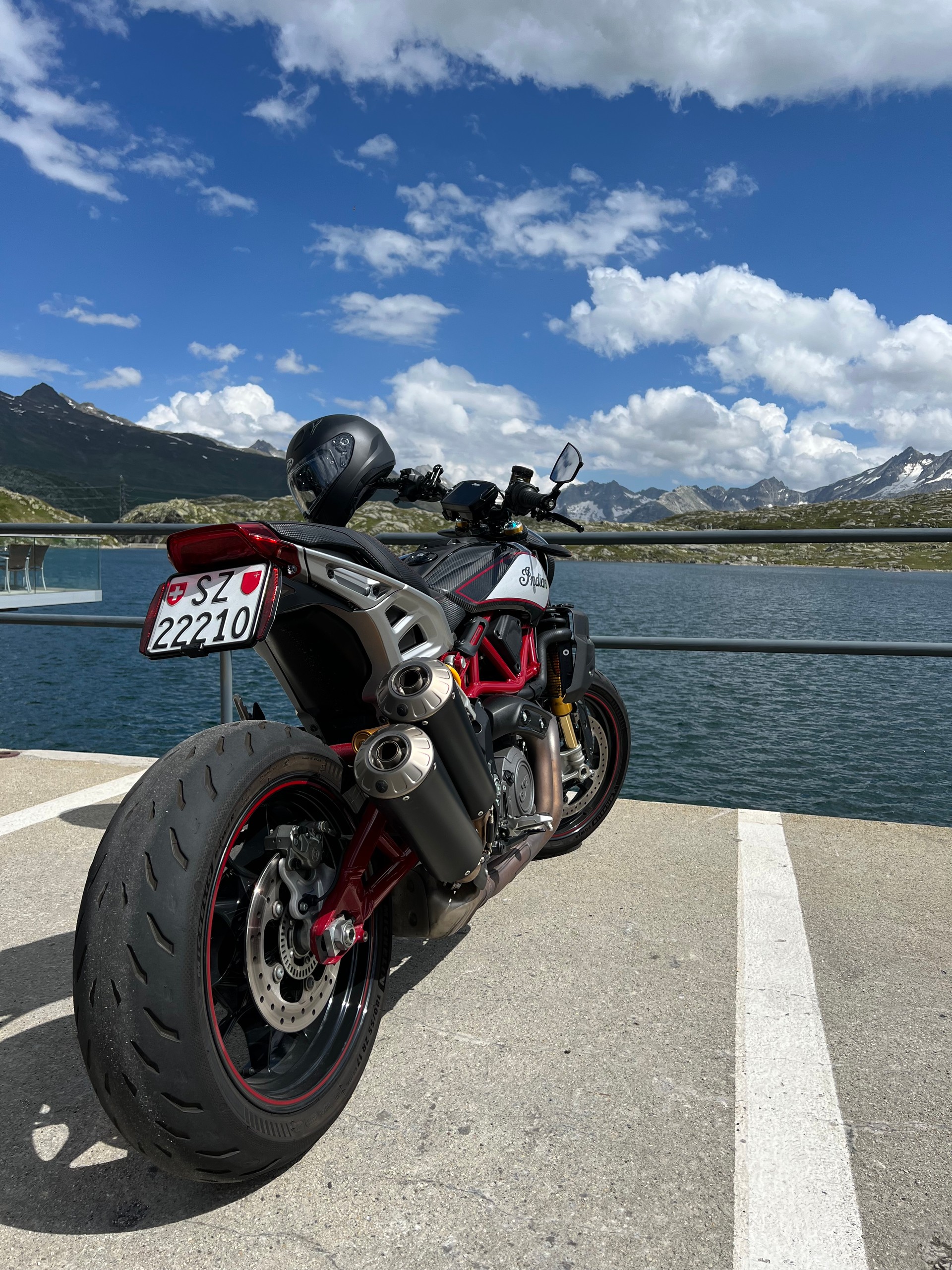 INDIAN FTR 1200 Z R Carbon-image-3