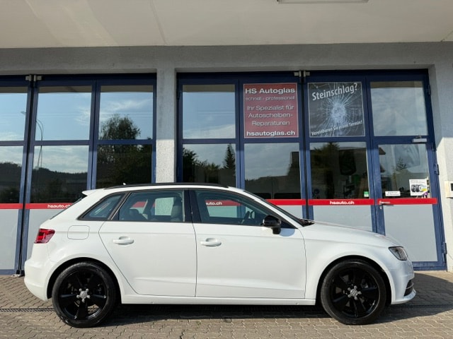 AUDI A3 Sportback 2.0 TDI Ambition quattro S-tronic black&white-image-1