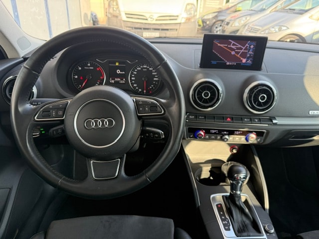 AUDI A3 Sportback 2.0 TDI Ambition quattro S-tronic black&white-image-5