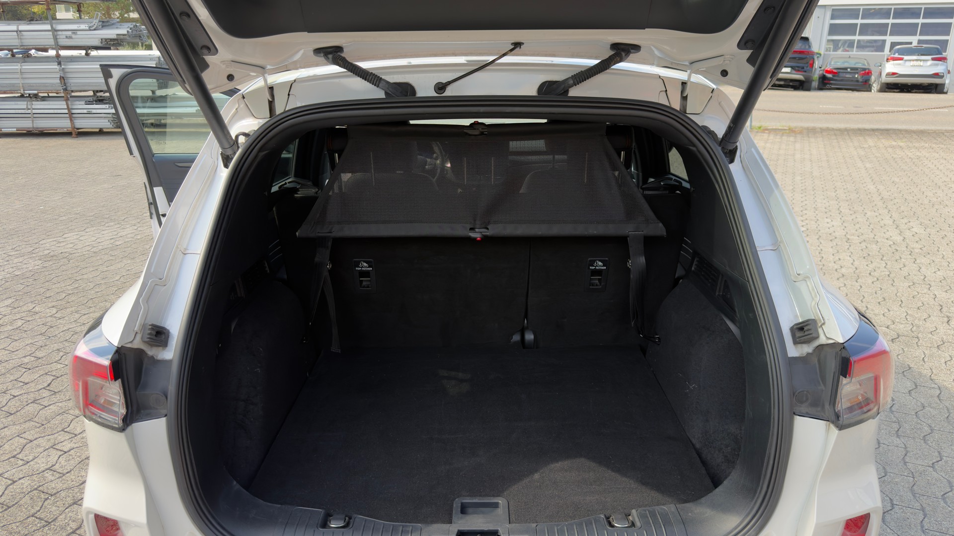 FORD Kuga 2.0 TDCi EcoBlue ST-Line X 4WD-image-17