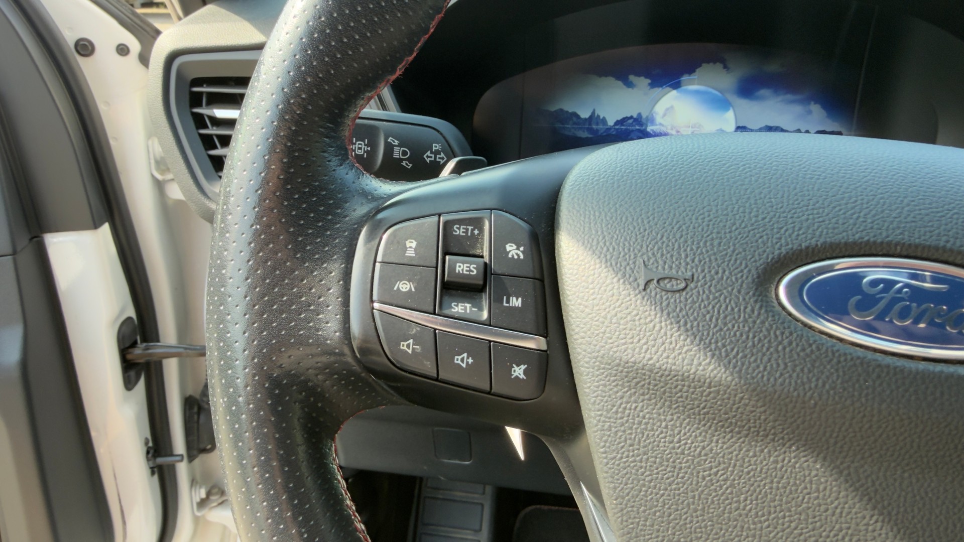 FORD Kuga 2.0 TDCi EcoBlue ST-Line X 4WD-image-10