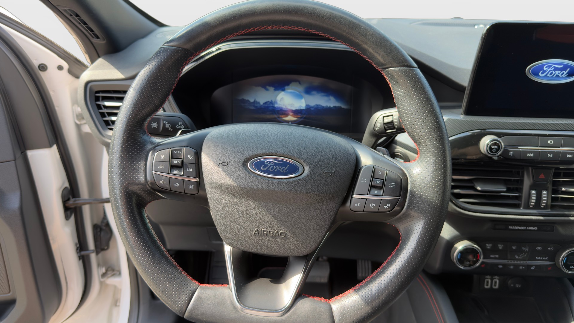 FORD Kuga 2.0 TDCi EcoBlue ST-Line X 4WD-image-9