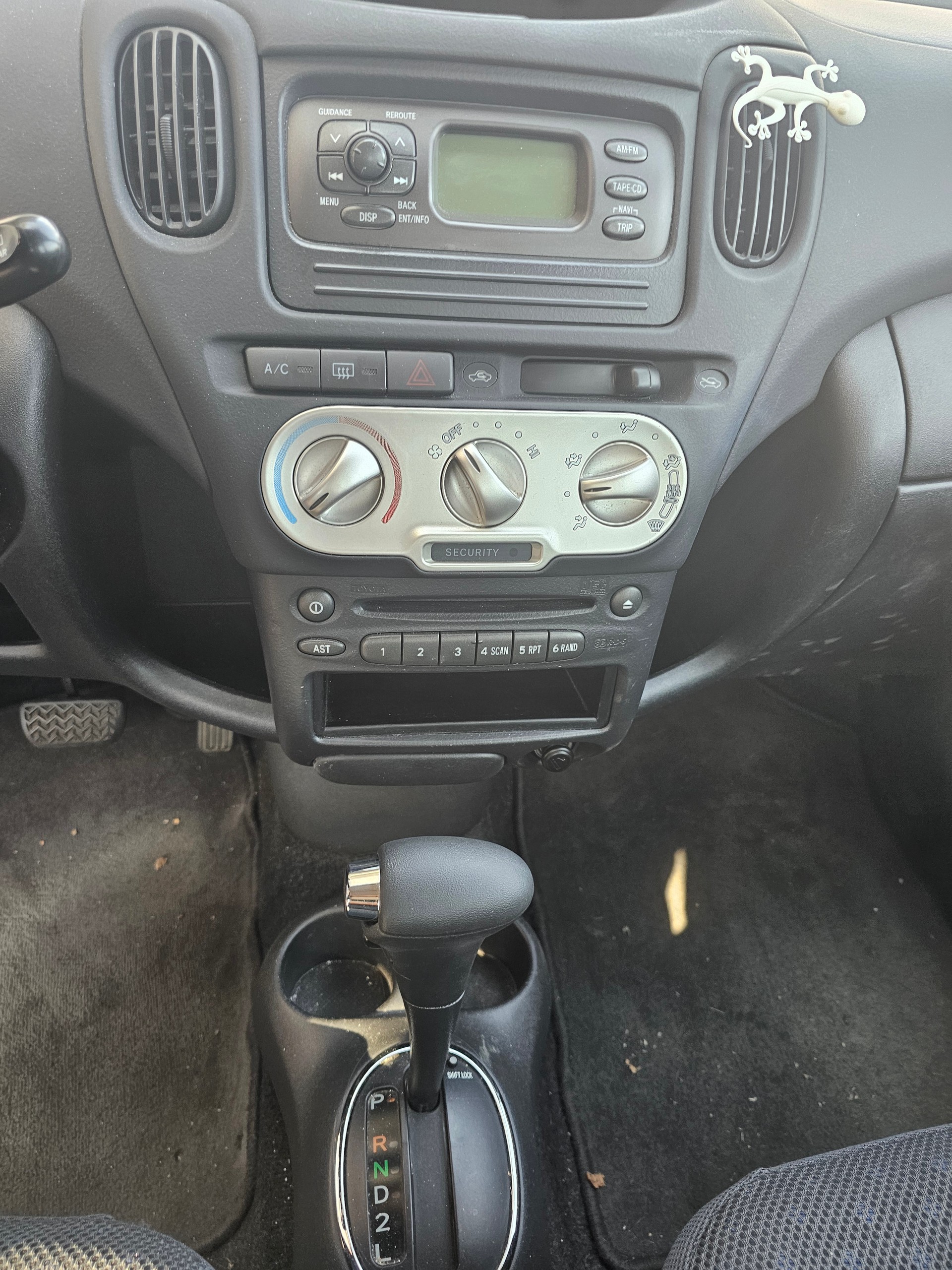 TOYOTA Yaris Verso 1.3 Linea Sol-image-6