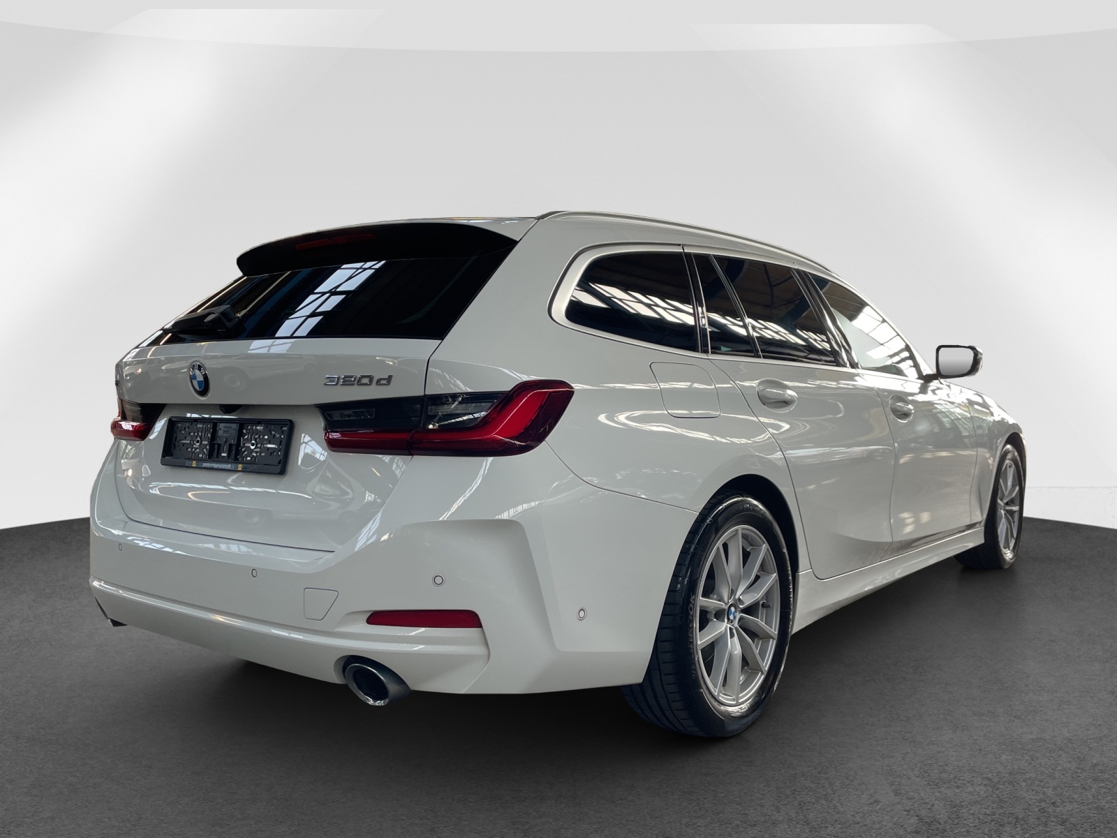 BMW 320d xDrive Touring-image-5