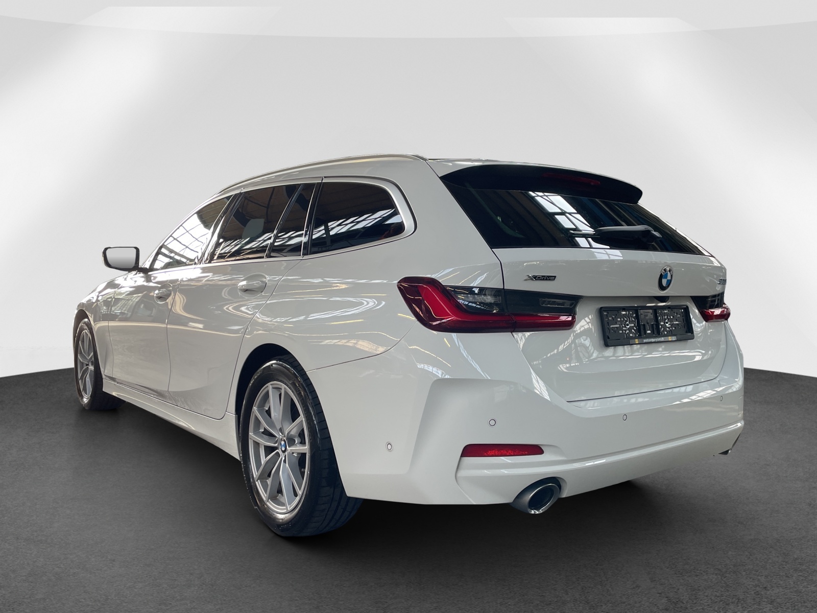 BMW 320d xDrive Touring-showroom-element-3