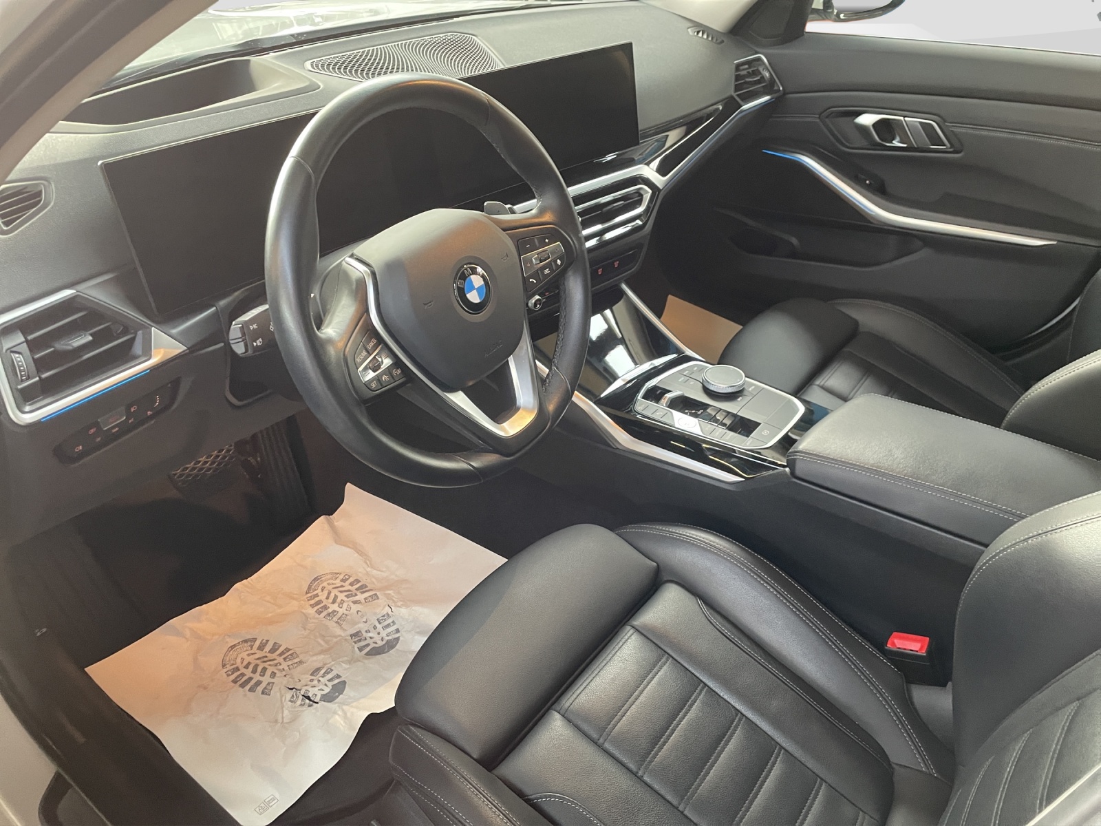 BMW 320d xDrive Touring-image-6