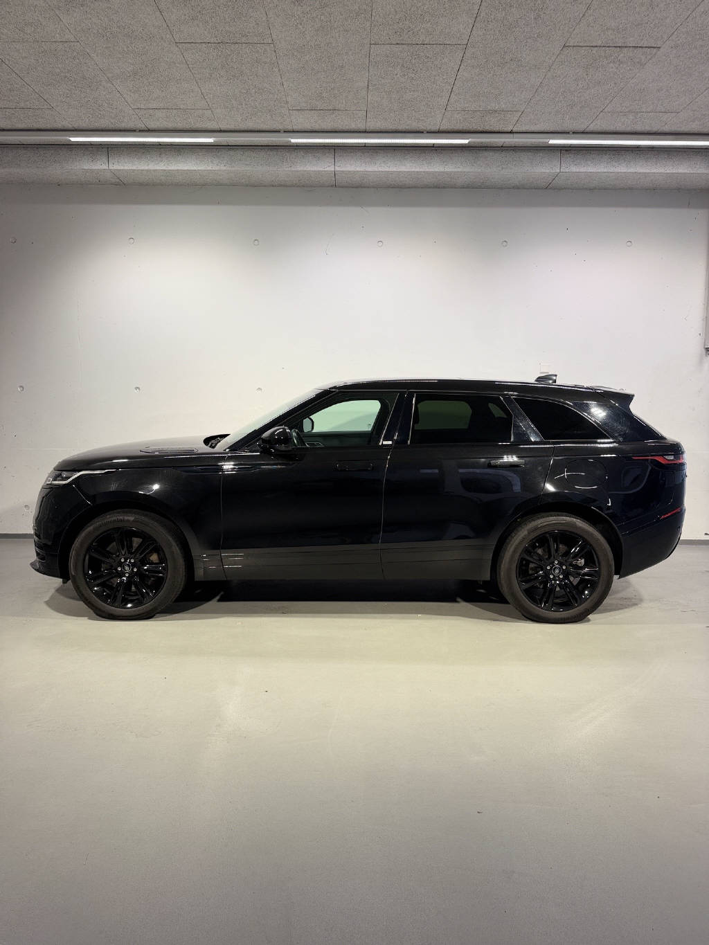 LAND ROVER Range Rover Velar 2.0 P400e R-Dynamic SE-showroom-element-2