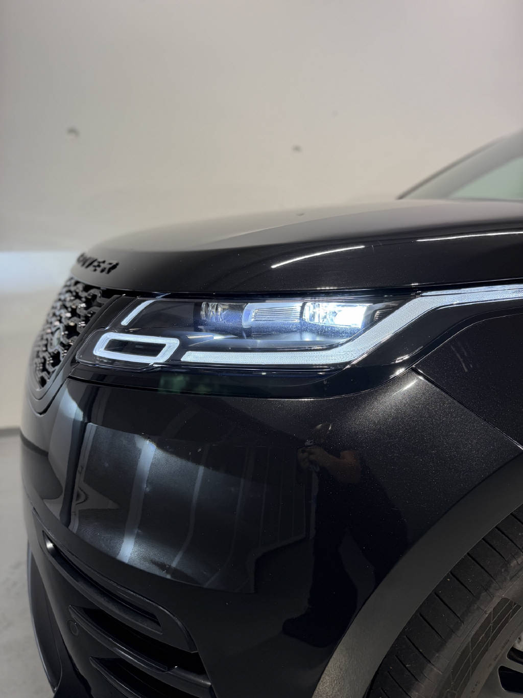 LAND ROVER Range Rover Velar 2.0 P400e R-Dynamic SE-image-12