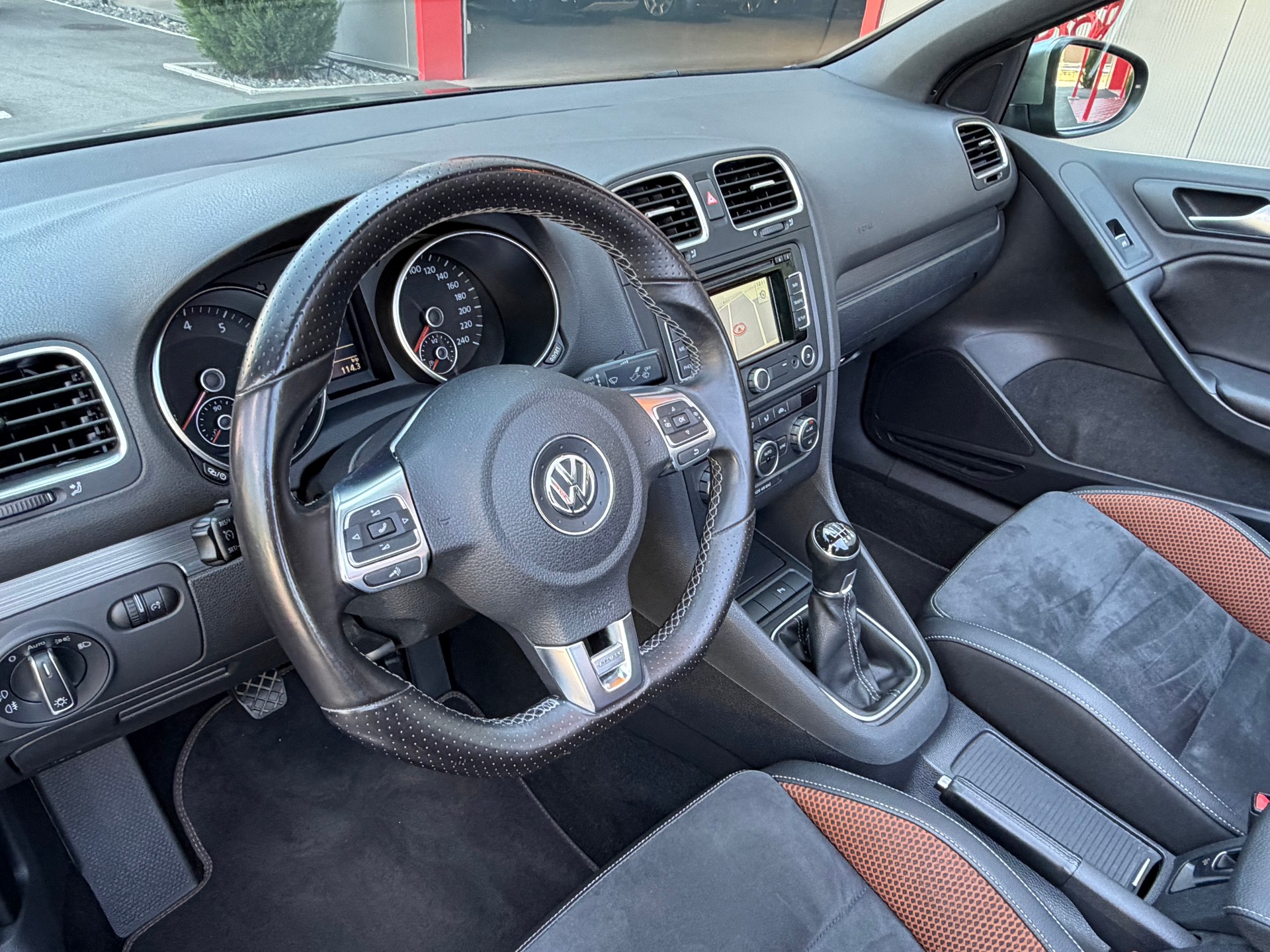 VW Golf Cabrio 1.4 TSI Karmann-image-17