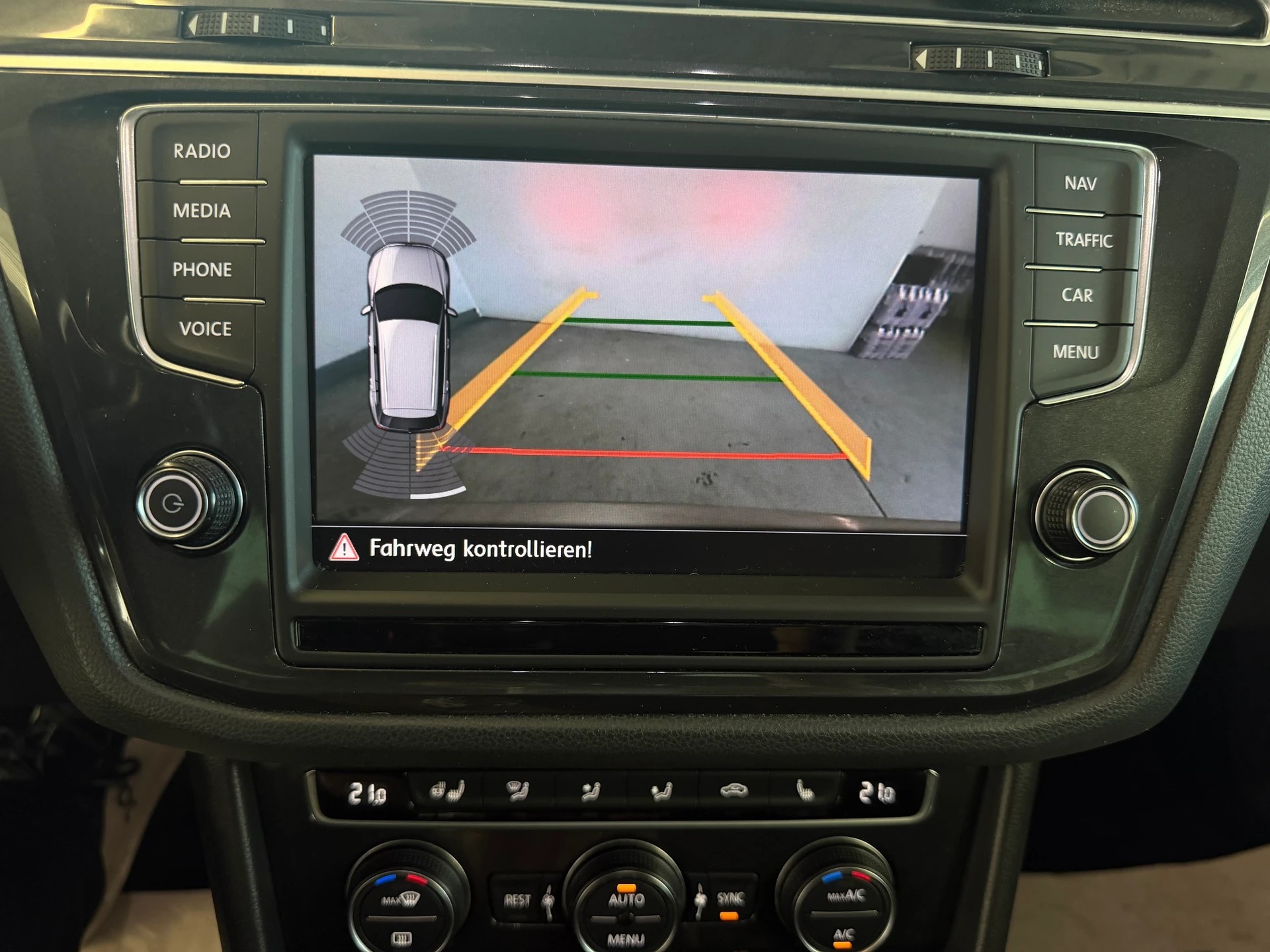 VW Tiguan 2.0TSI Highline 4Motion DSG | Ab MFK 05.2025 | RF-Kamera | Active Info Display-image-19