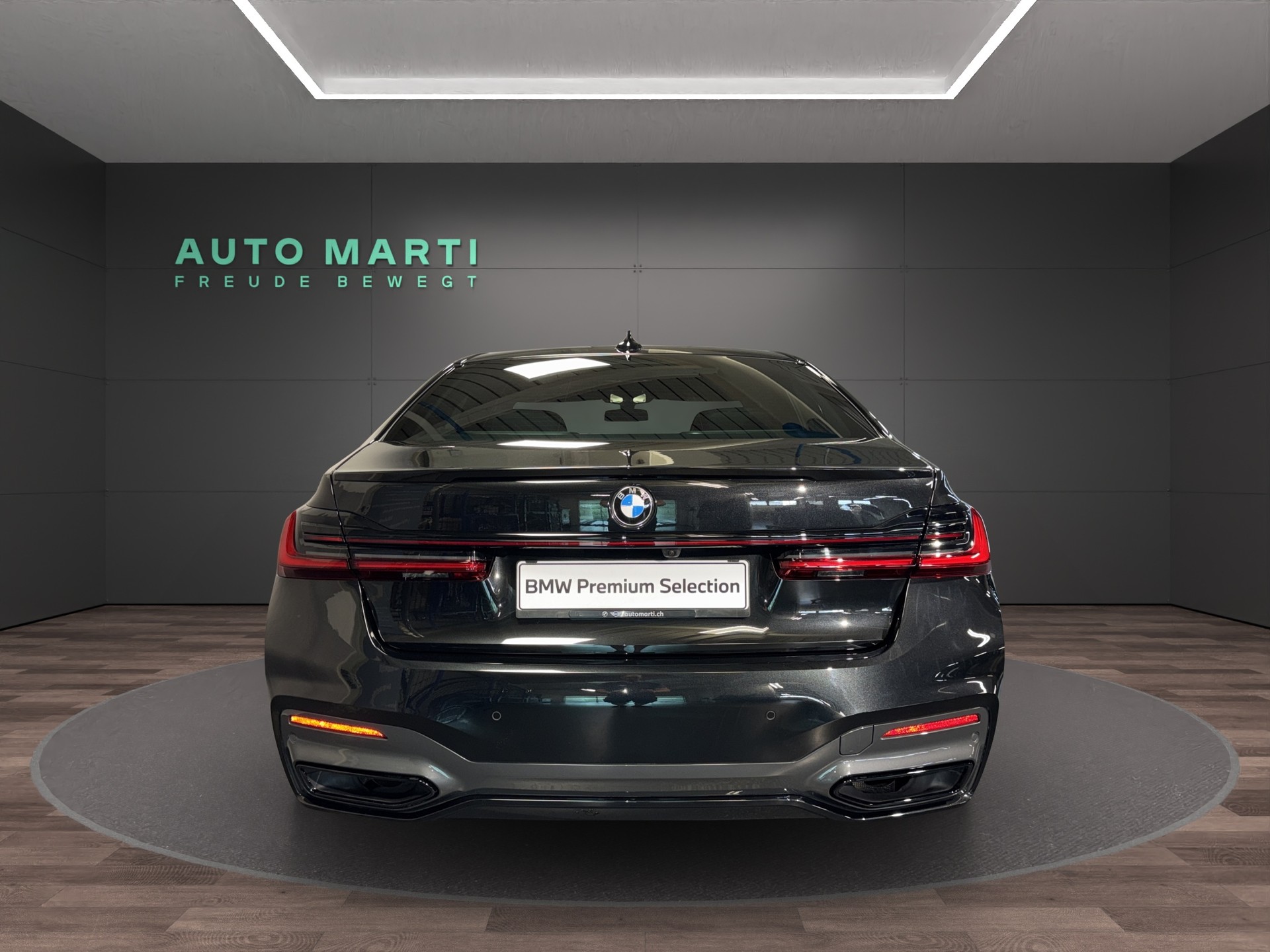 BMW 730d xDrive M Sport-showroom-element-2