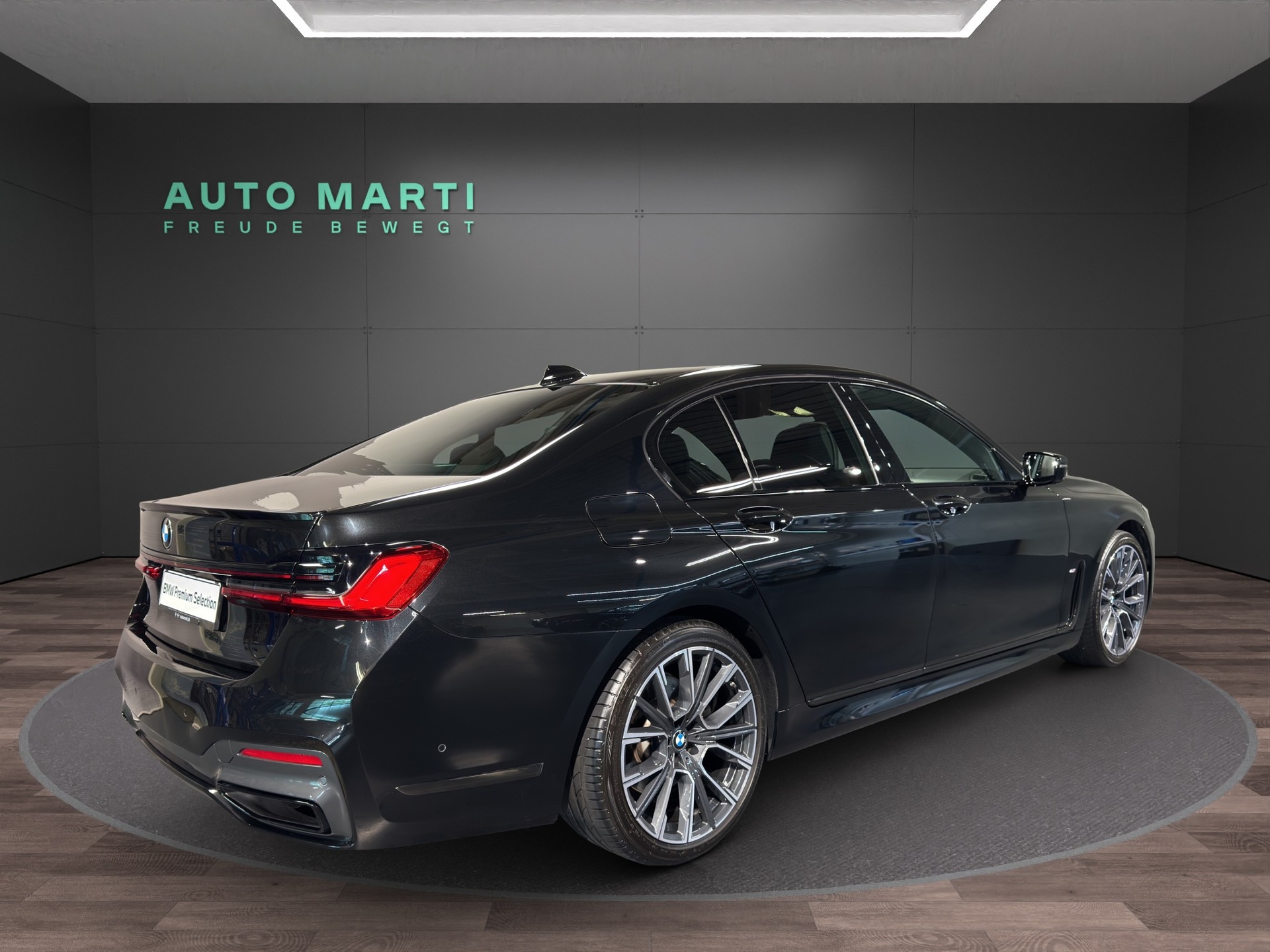 BMW 730d xDrive M Sport-showroom-element-3