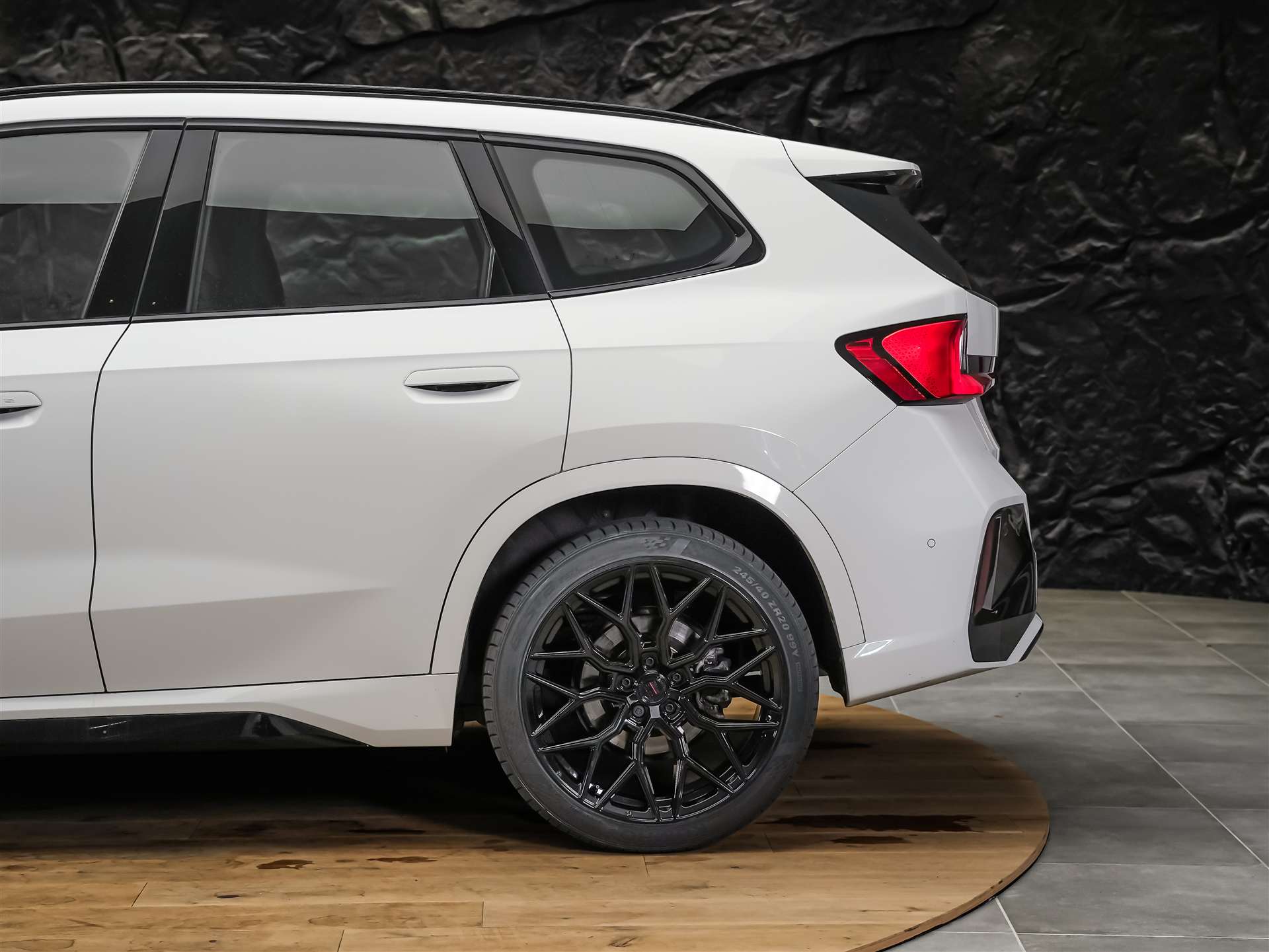 BMW X1 xDrive 23d M Sport *20" Felgen*Werksgarantie*AHK*-image-17