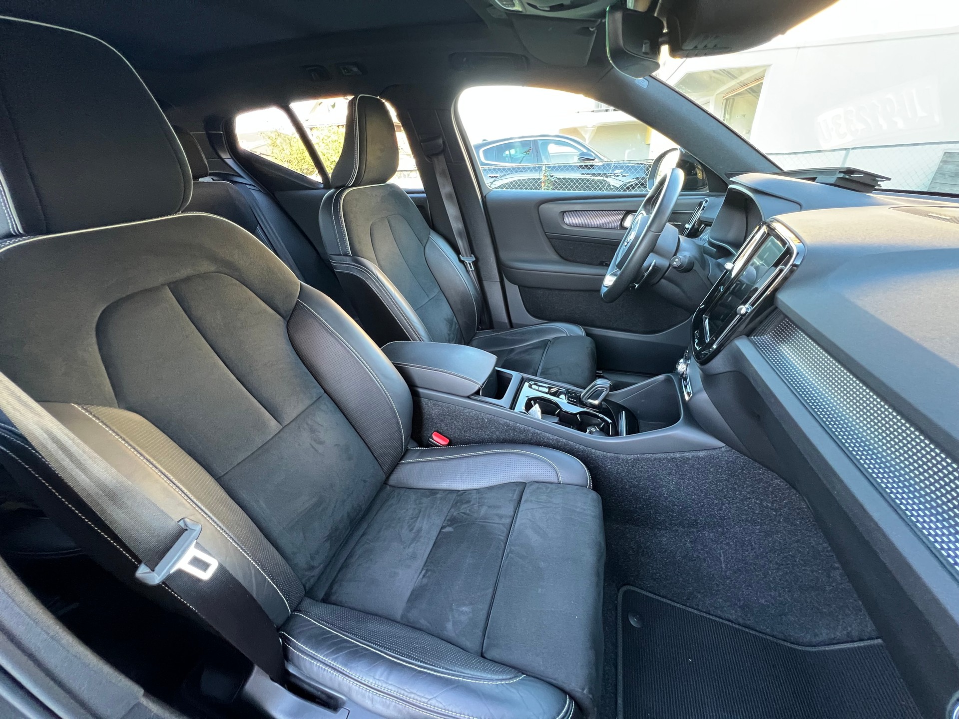 VOLVO XC40 T5 AWD R-Design Geartronic *248 PS*-image-17