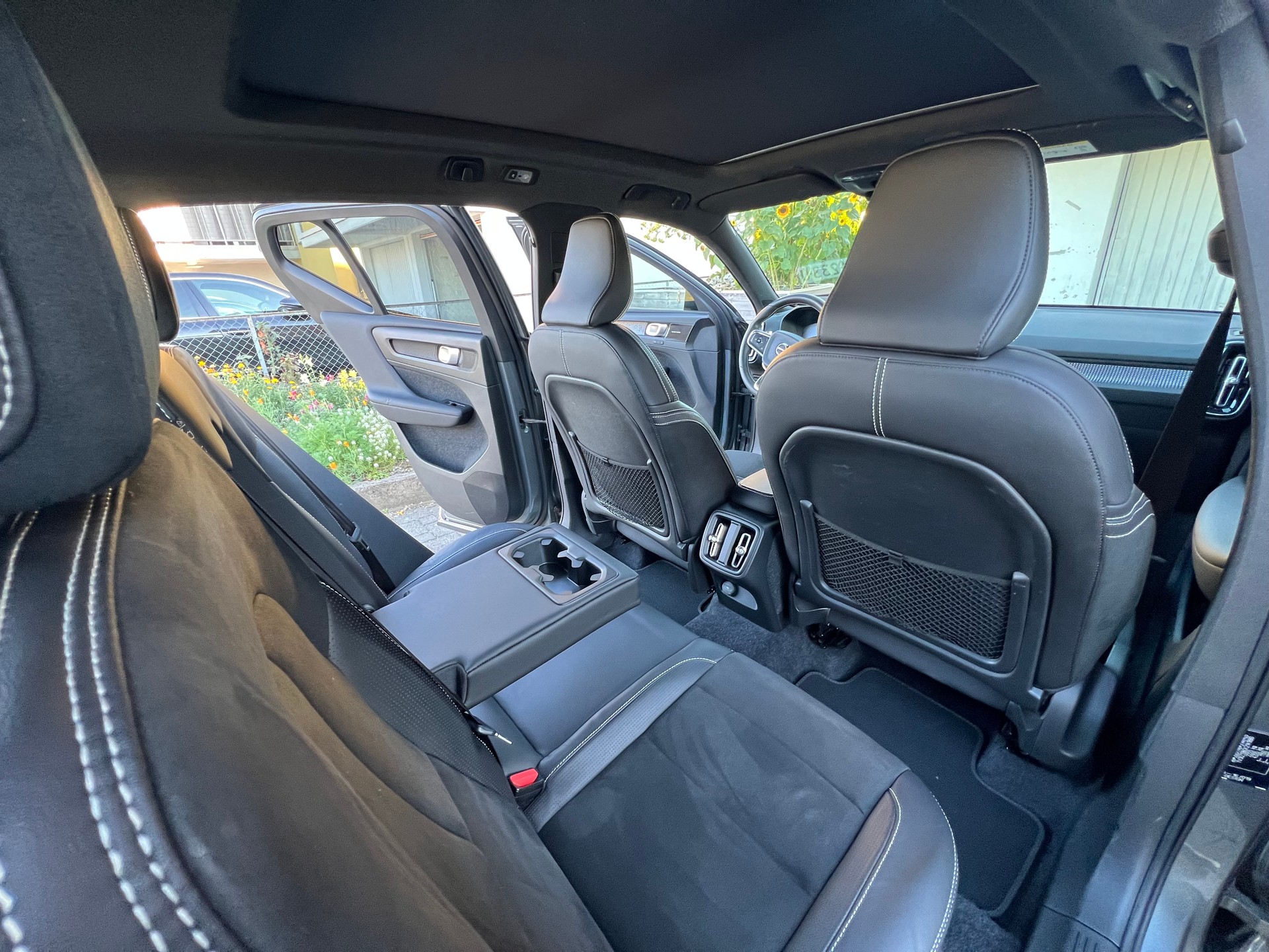 VOLVO XC40 T5 AWD R-Design Geartronic *248 PS*-image-24