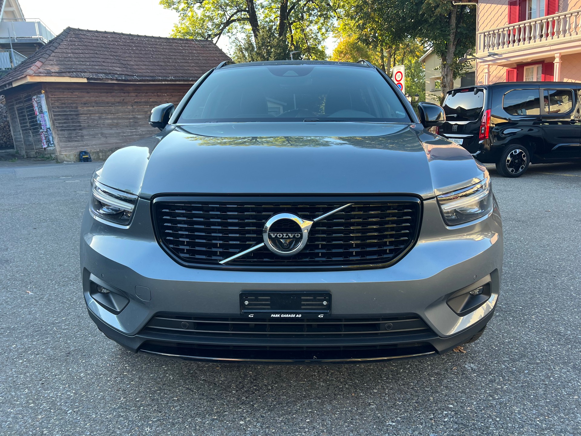 VOLVO XC40 T5 AWD R-Design Geartronic *248 PS*-showroom-element-1