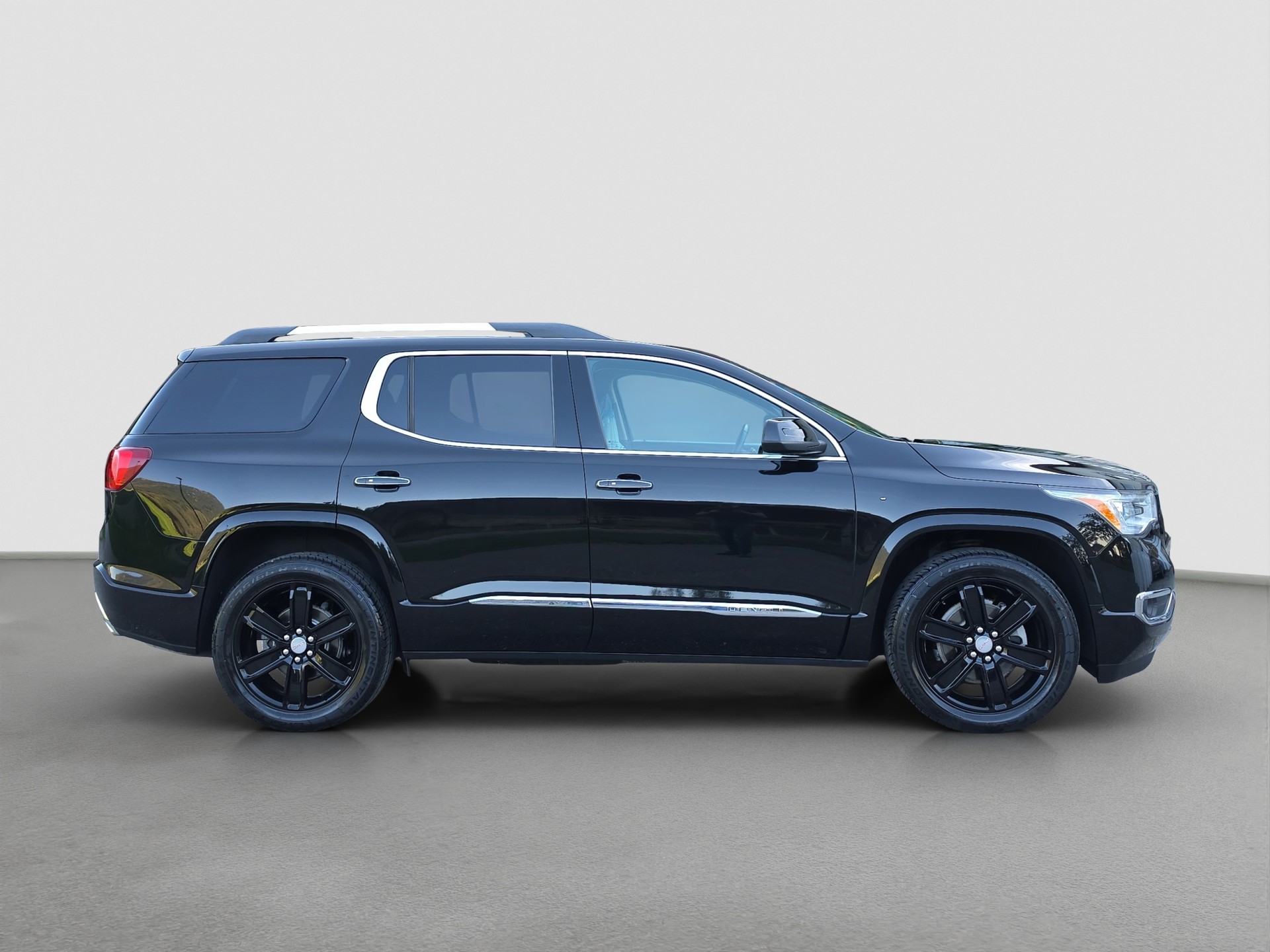 GMC Denali AWD 3.6L 6-Seater-image-5