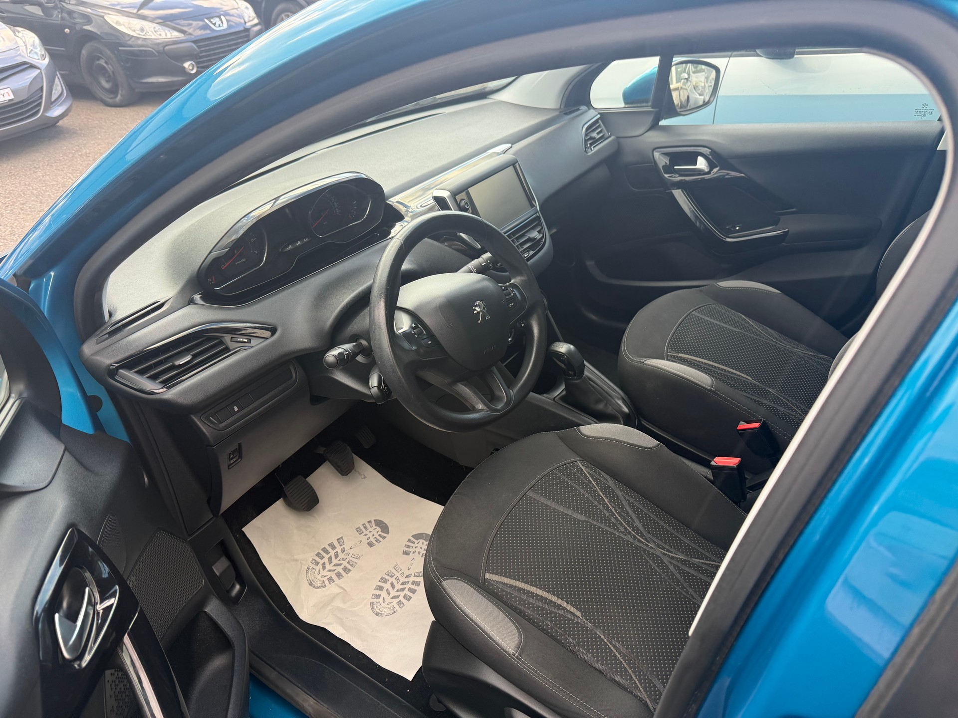 PEUGEOT 208 1.2 VTI Access-image-8