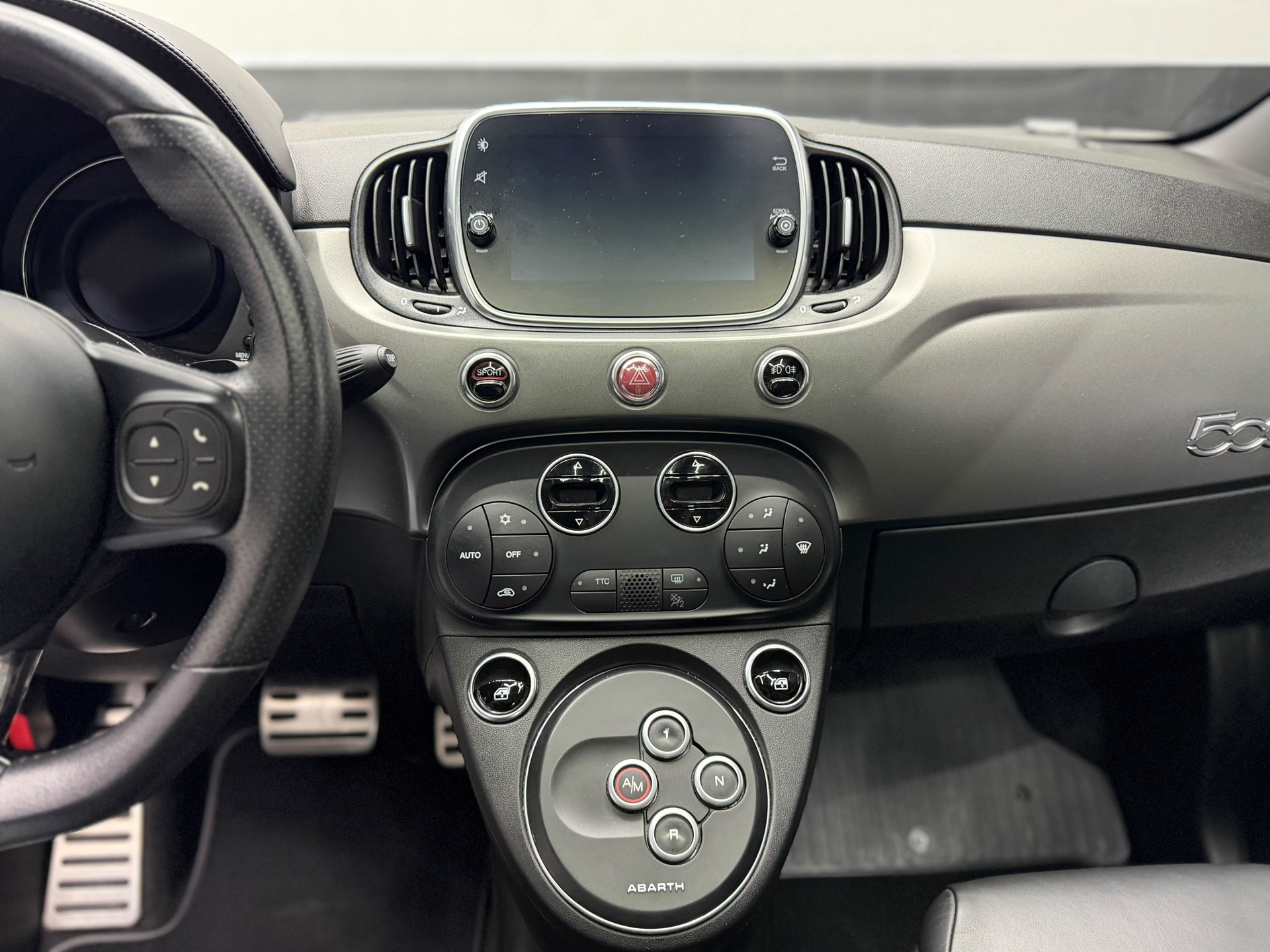 FIAT 595 1.4 16V Turbo Abarth Turismo Dualogic | CH-Auto | Panorama Dach | Leder | Bi-Xenon-image-15