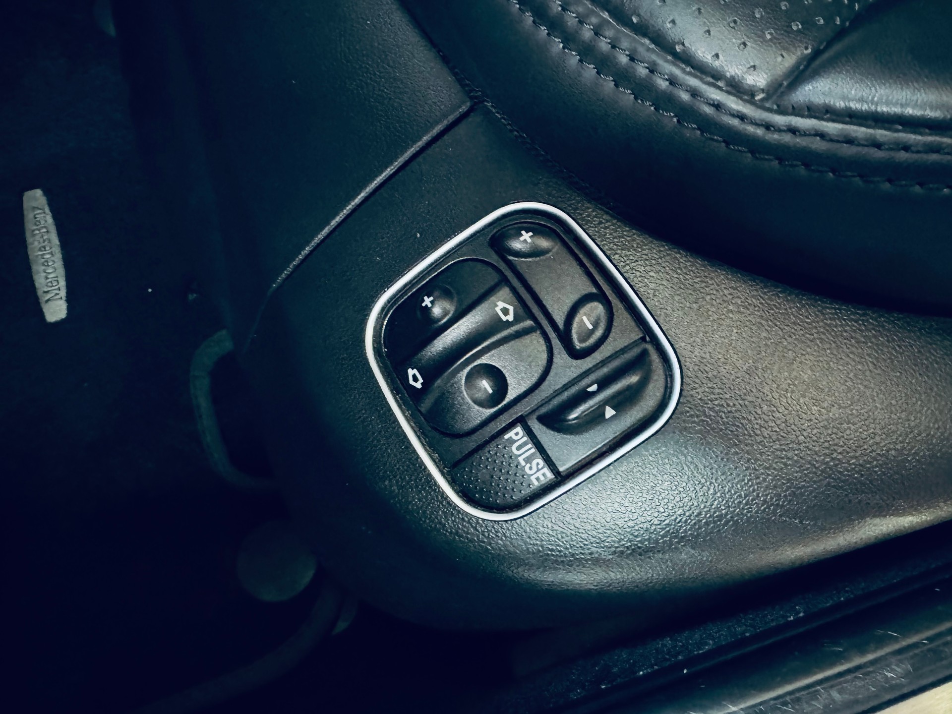 MERCEDES-BENZ SL 63 AMG Speedshift MCT-image-17