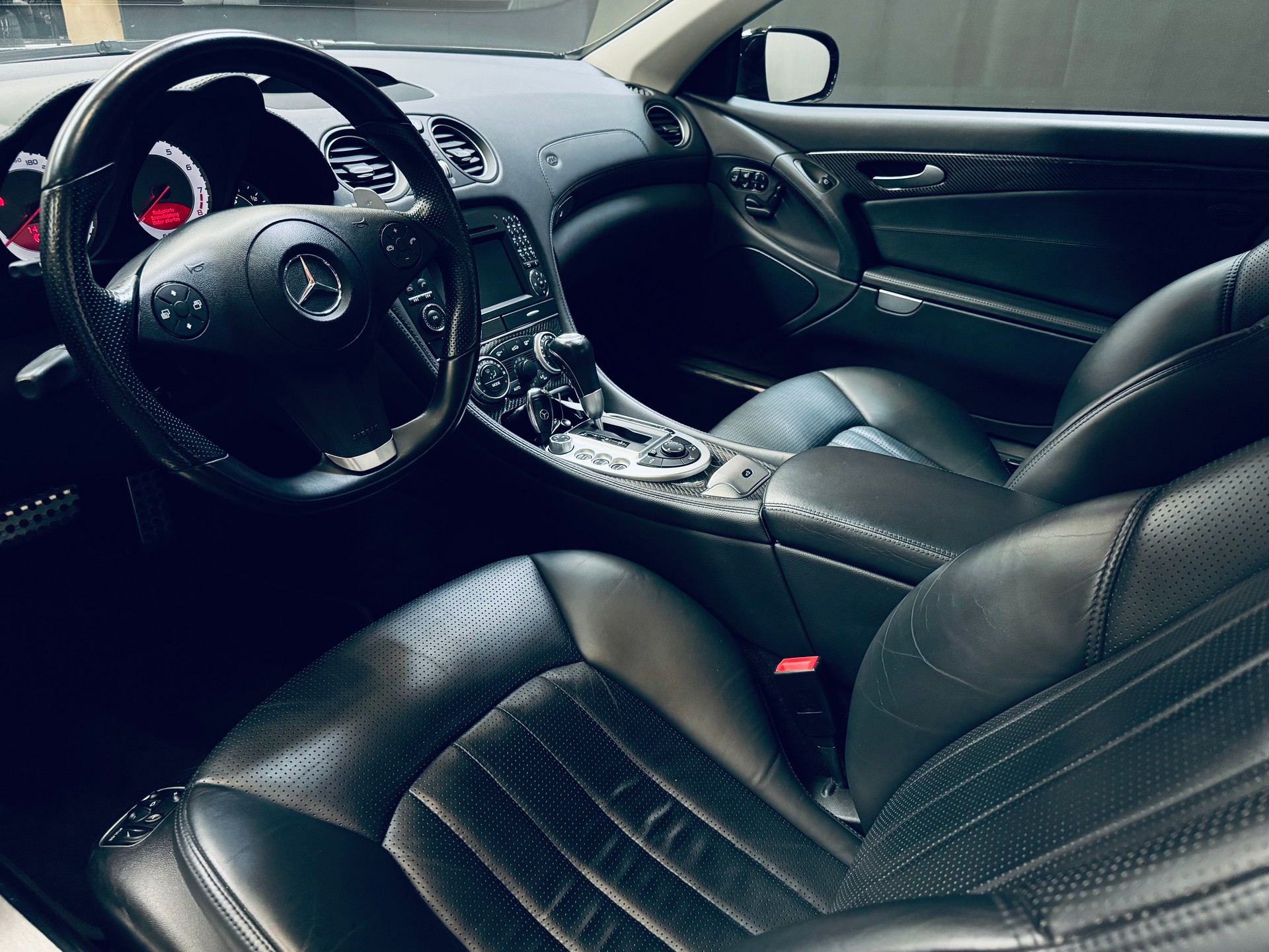 MERCEDES-BENZ SL 63 AMG Speedshift MCT-image-12