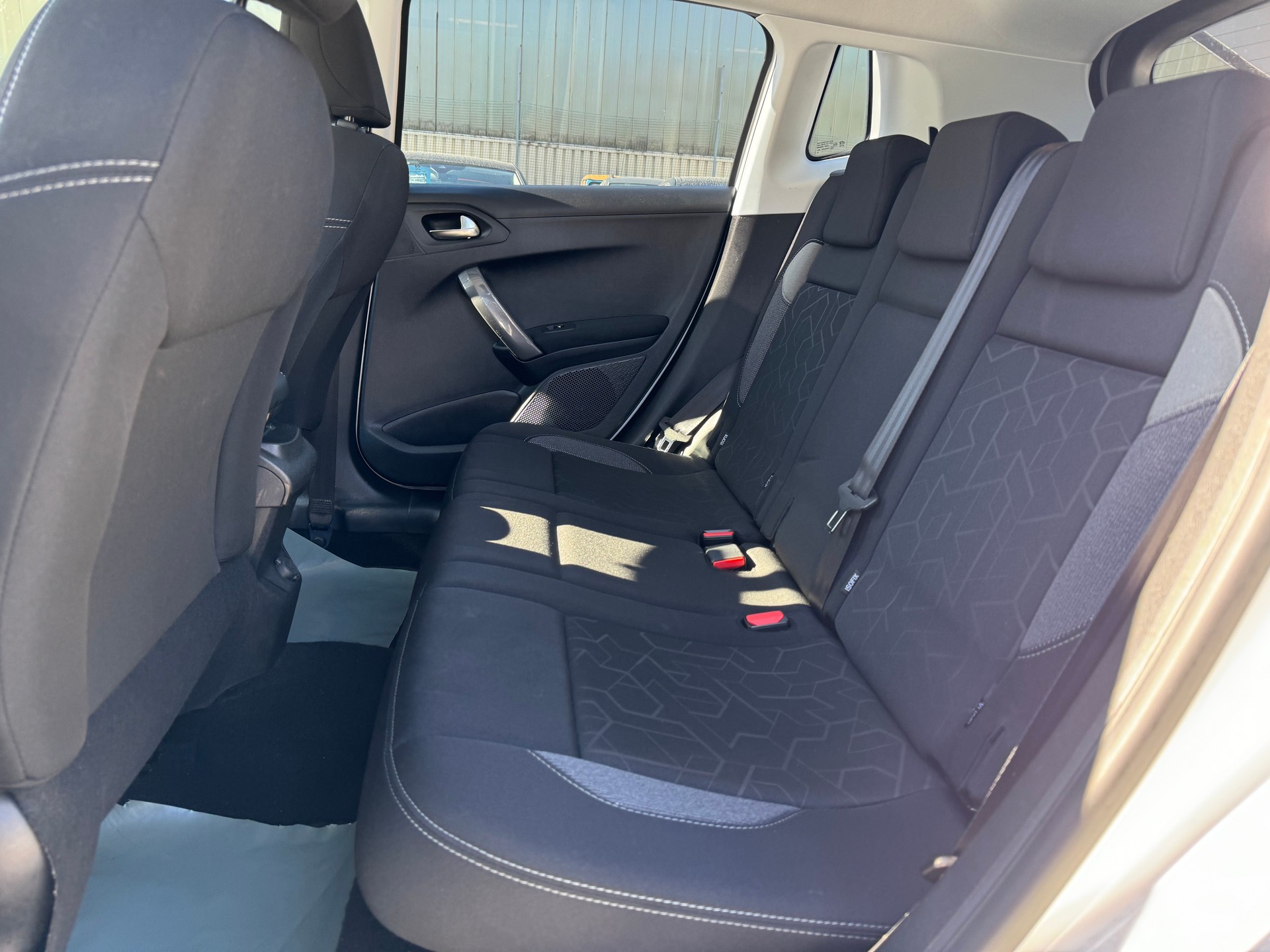 PEUGEOT 2008 1.2 PureTech Active-image-10