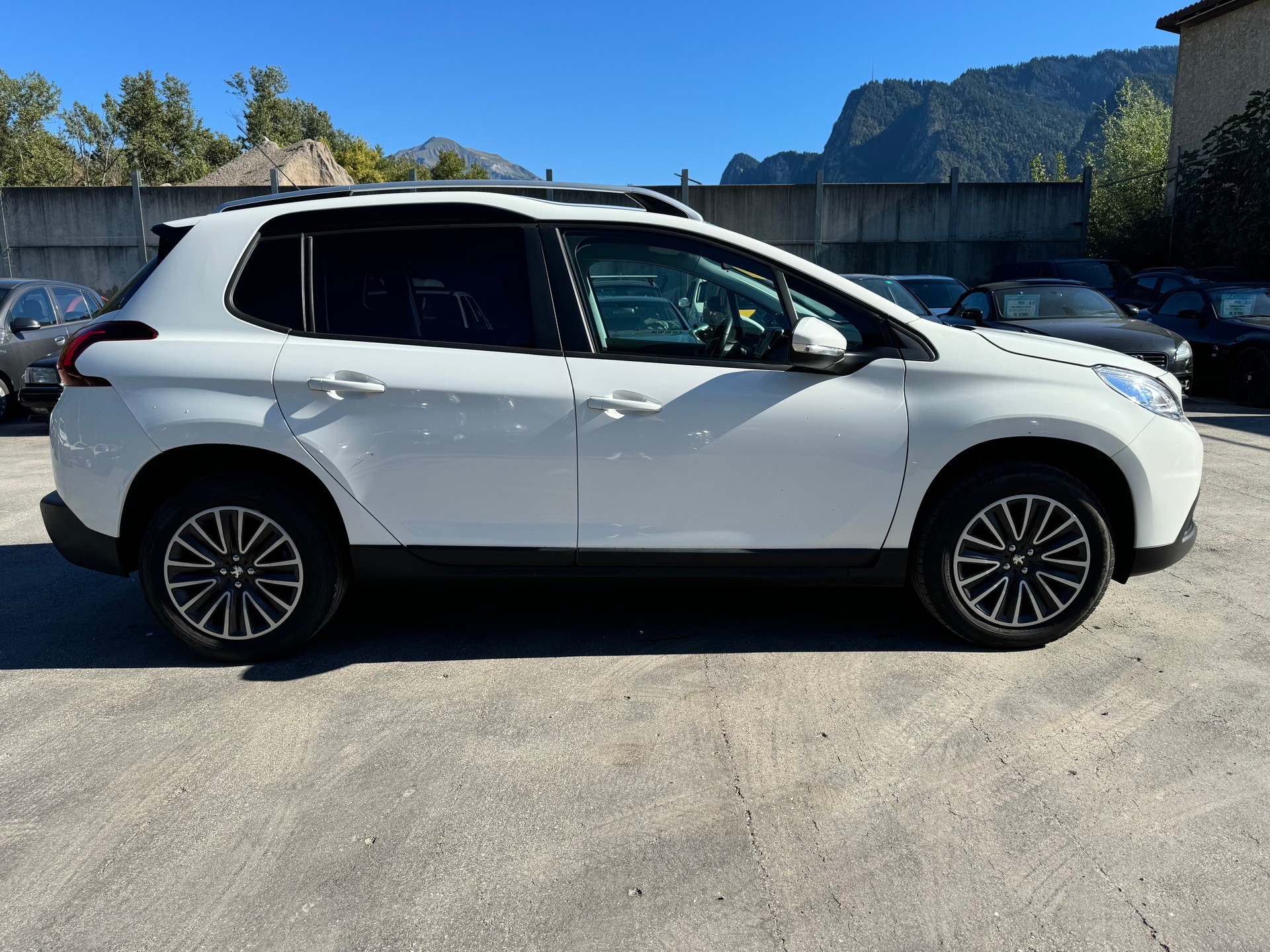 PEUGEOT 2008 1.2 PureTech Active-image-2
