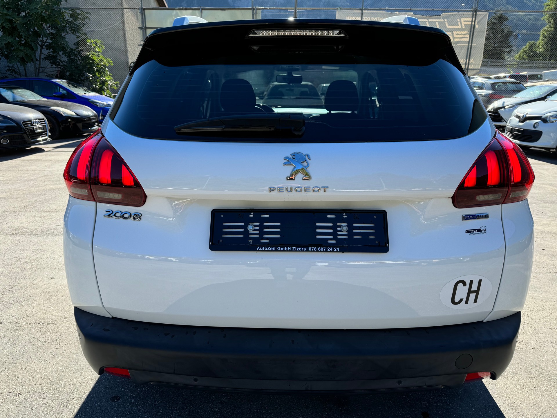 PEUGEOT 2008 1.2 PureTech Active-image-4