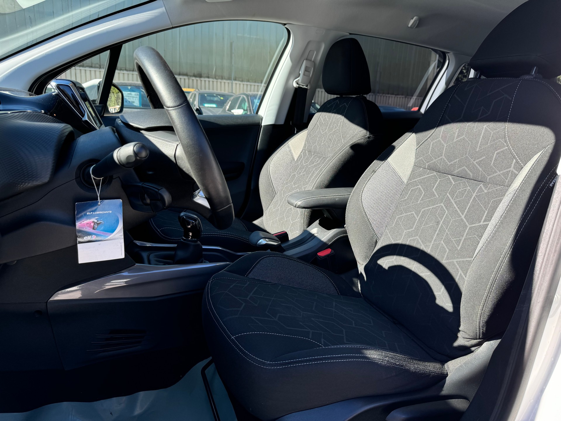 PEUGEOT 2008 1.2 PureTech Active-image-8