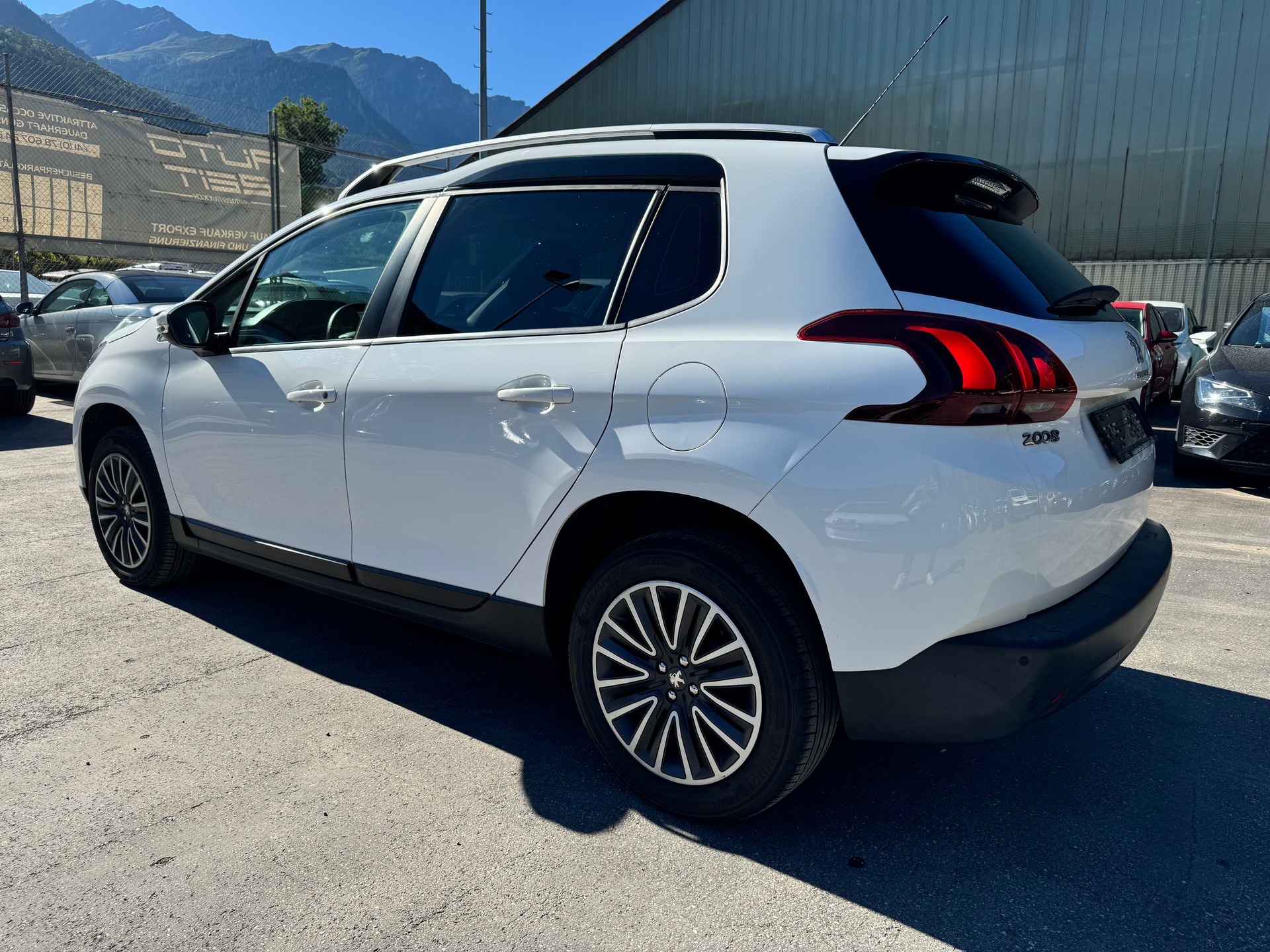 PEUGEOT 2008 1.2 PureTech Active-image-5