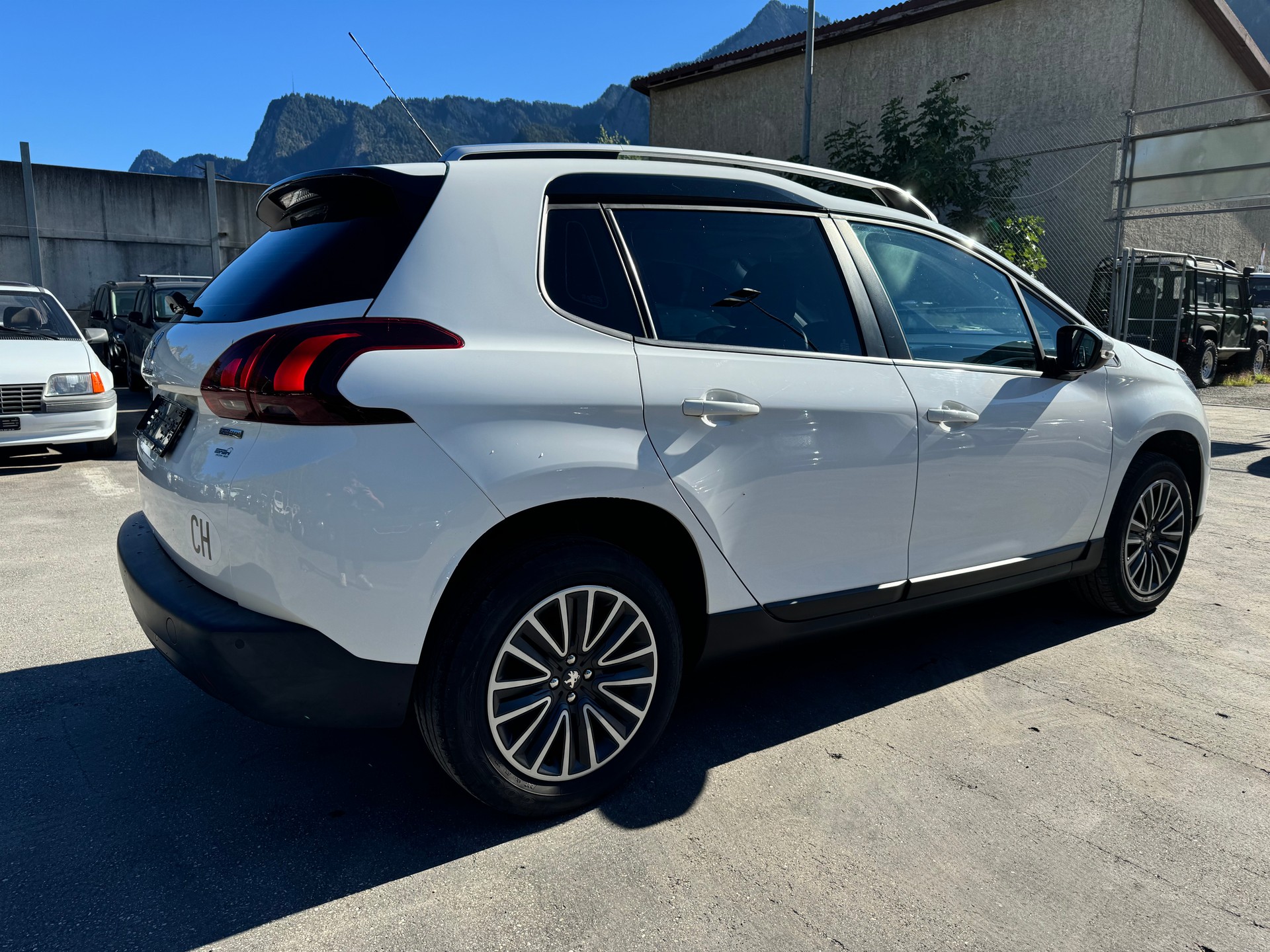 PEUGEOT 2008 1.2 PureTech Active-image-3