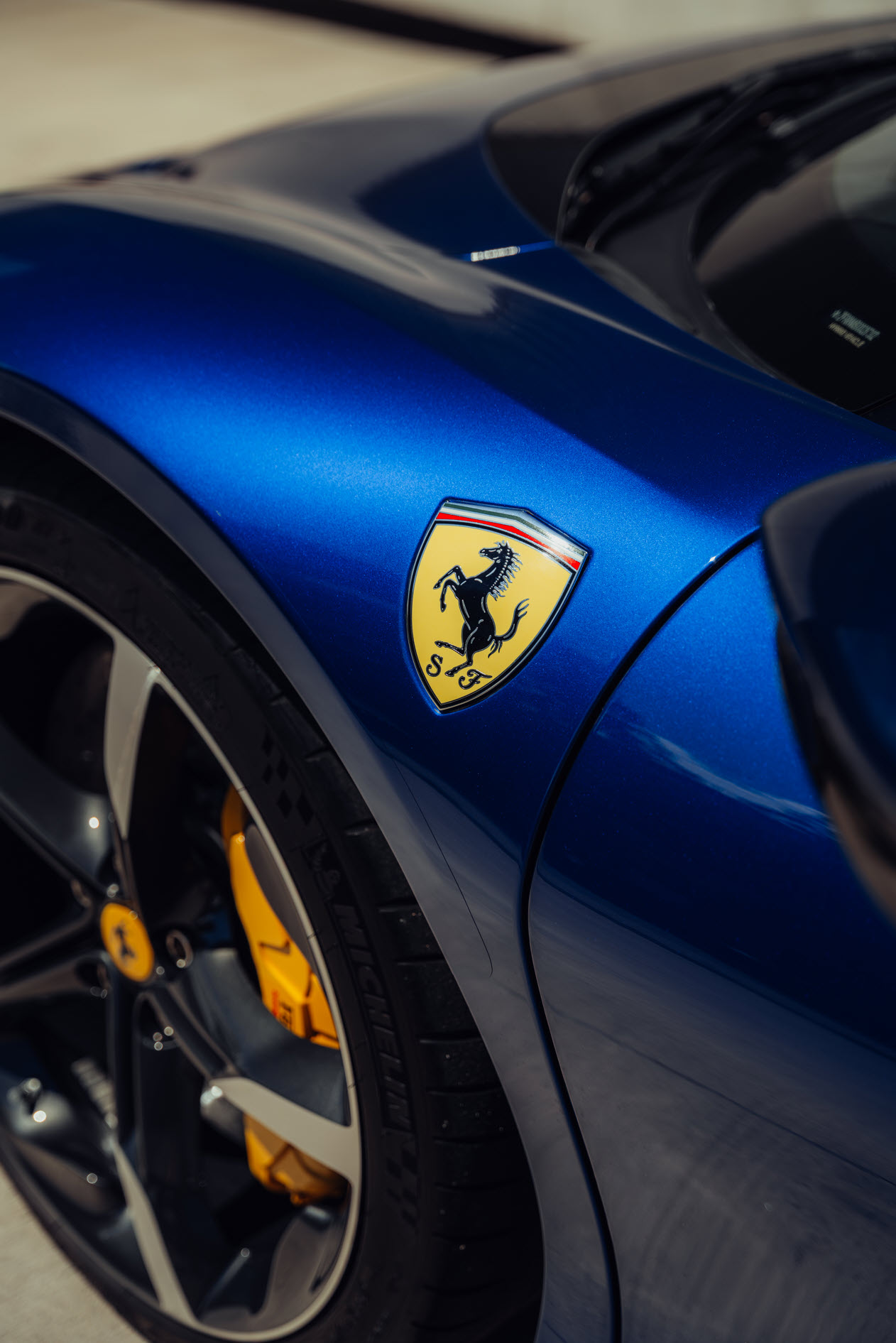 FERRARI SF90 Spider-showroom-element-2