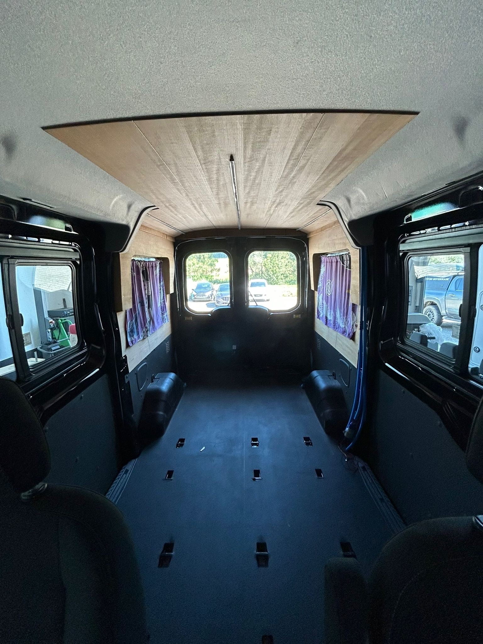 FORD Transit 8 places-image-13