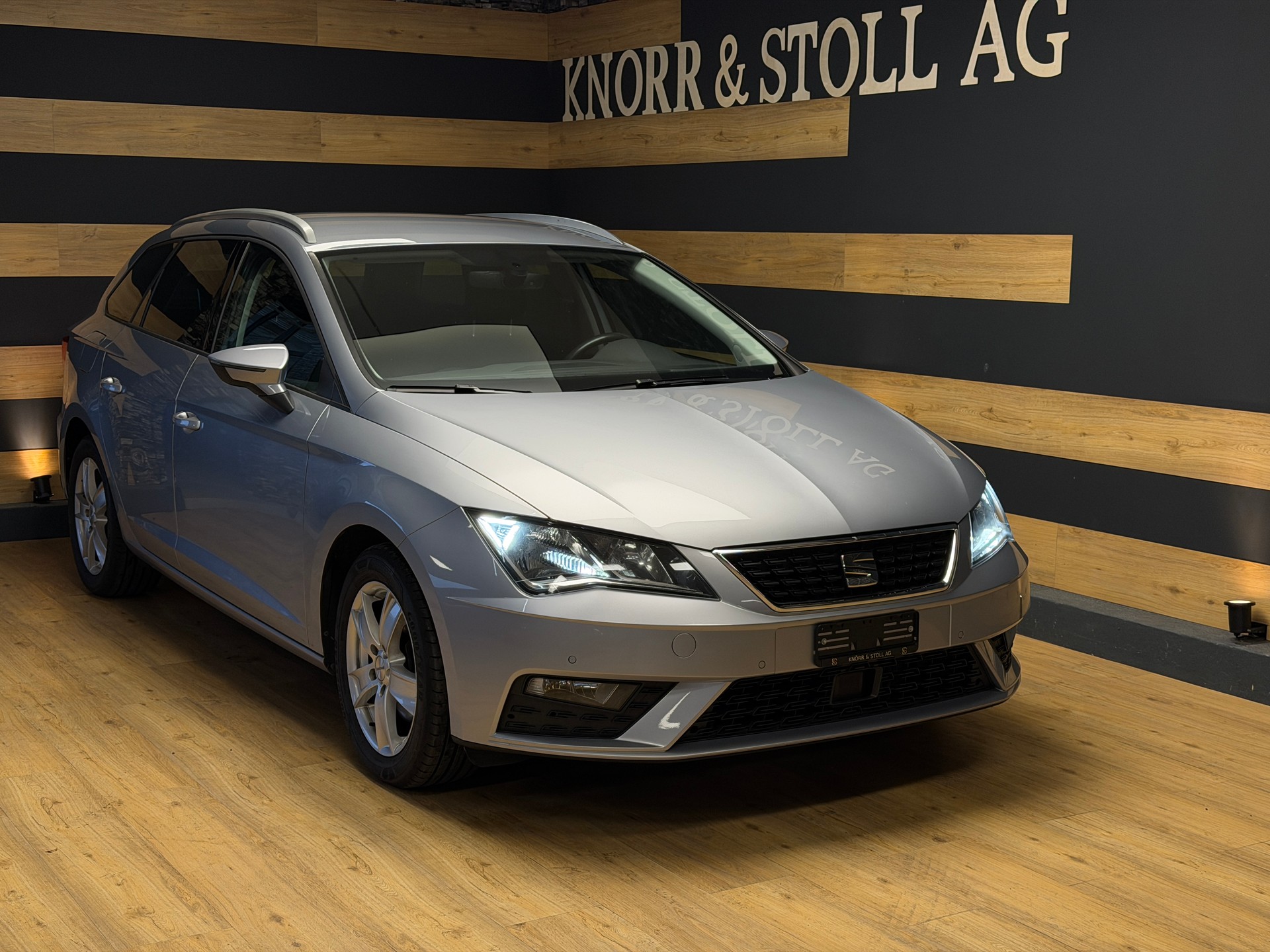 SEAT Leon ST 1.6 TDI CR Style DSG-showroom-element-1