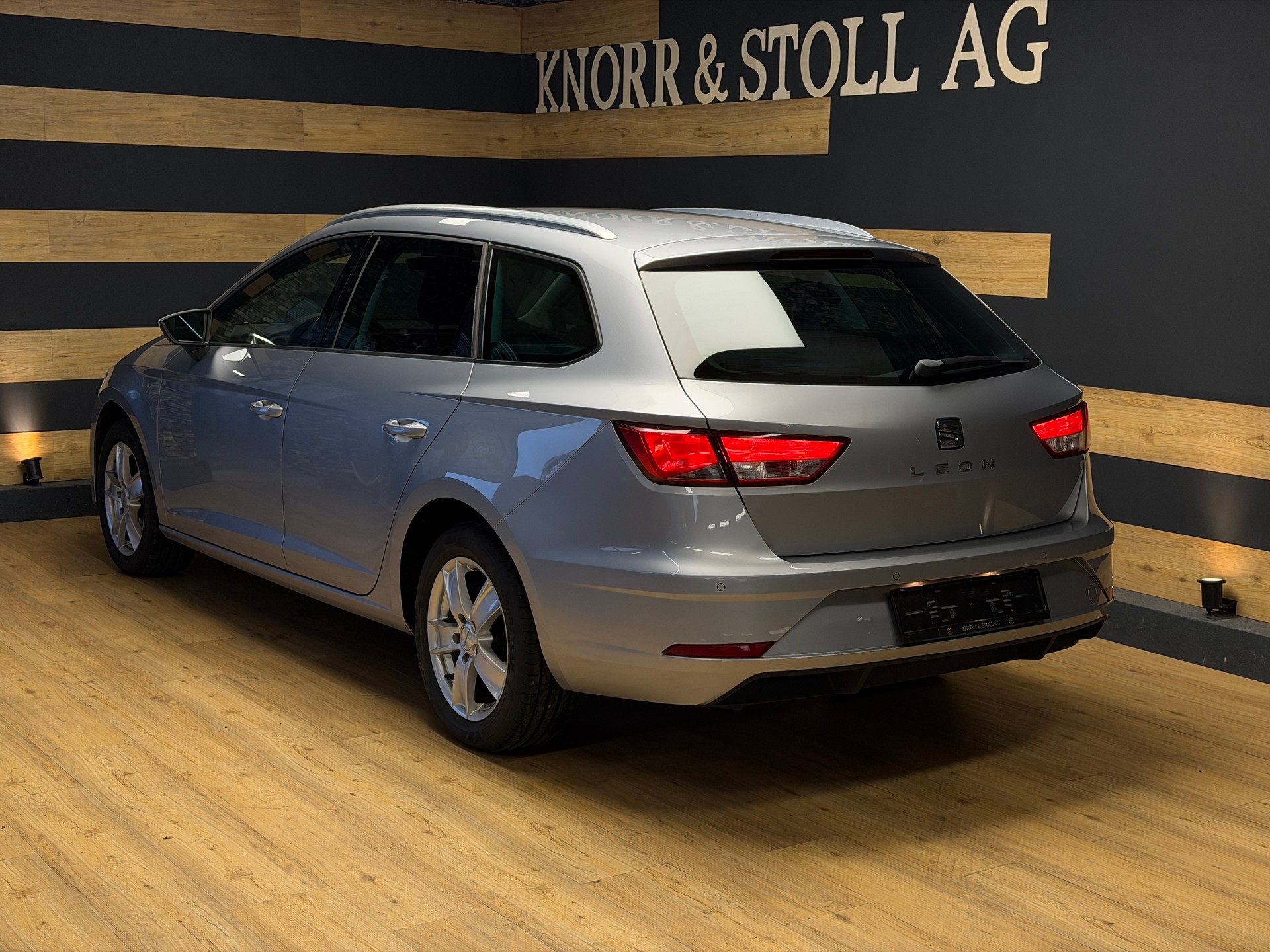 SEAT Leon ST 1.6 TDI CR Style DSG-image-16