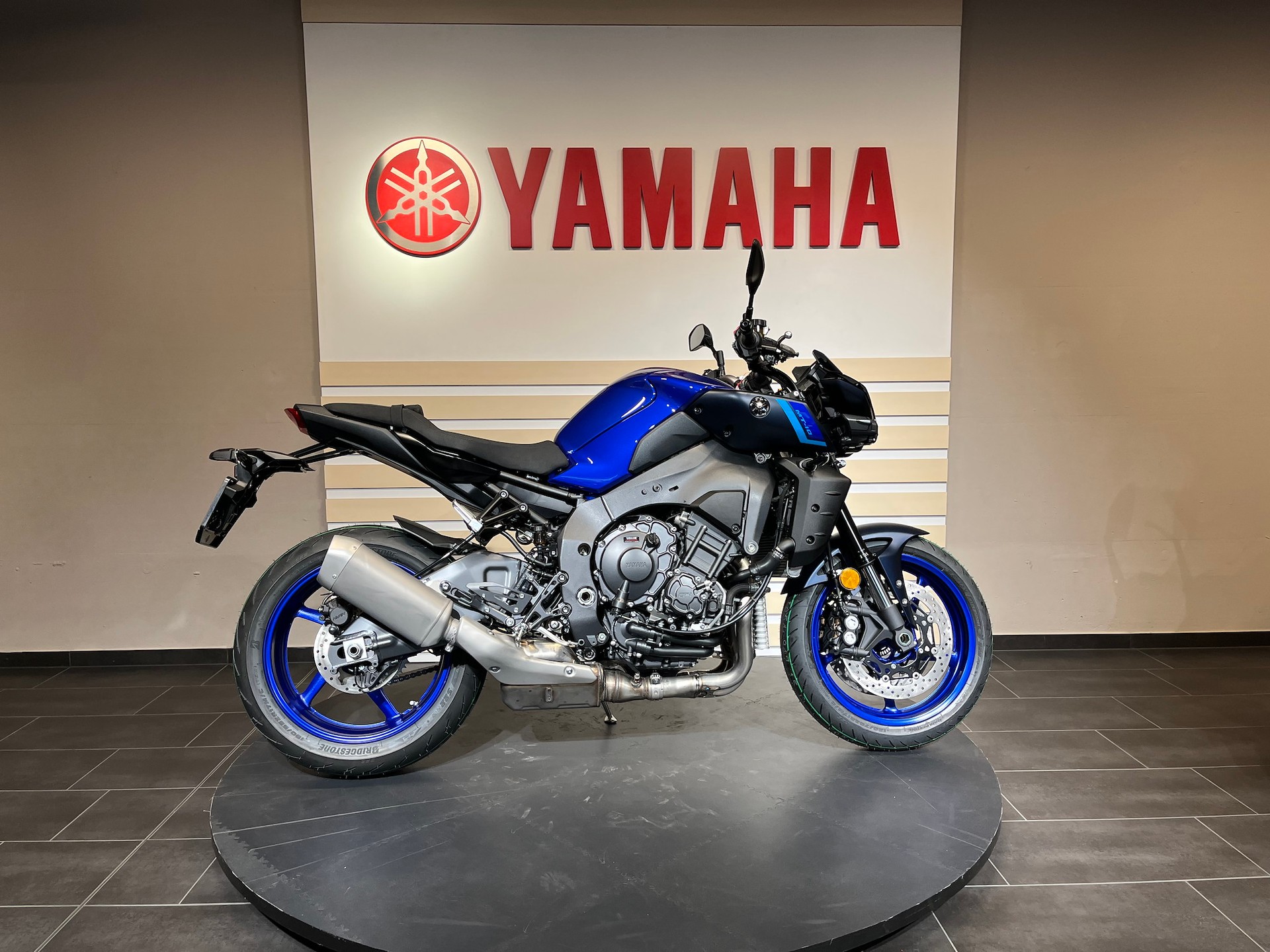 YAMAHA MT-10-showroom-element-1