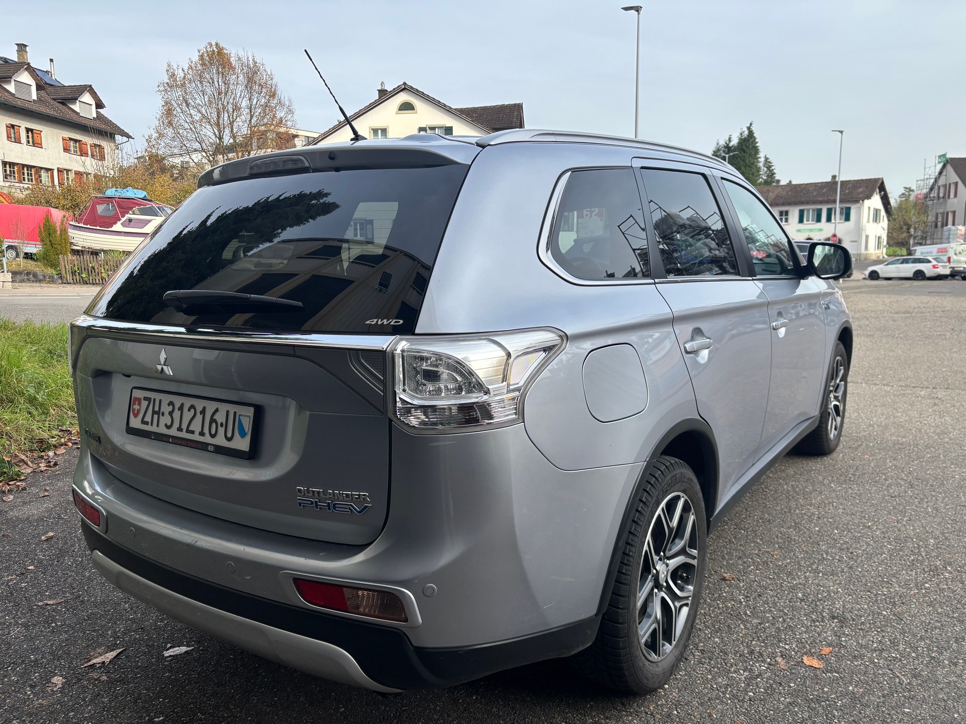 MITSUBISHI Outlander 2.0 PHEV Intense-image-3