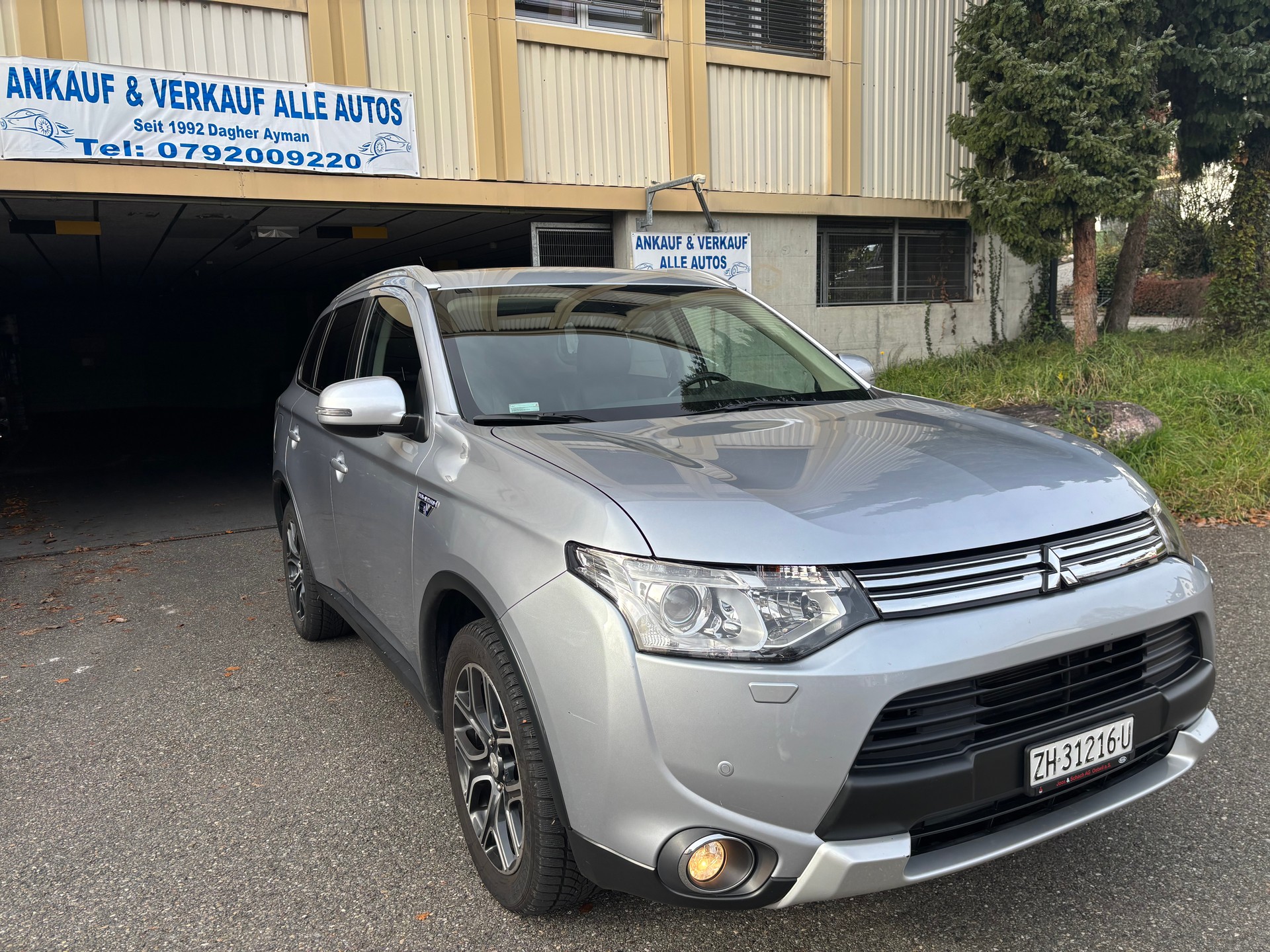 MITSUBISHI Outlander 2.0 PHEV Intense-image-1