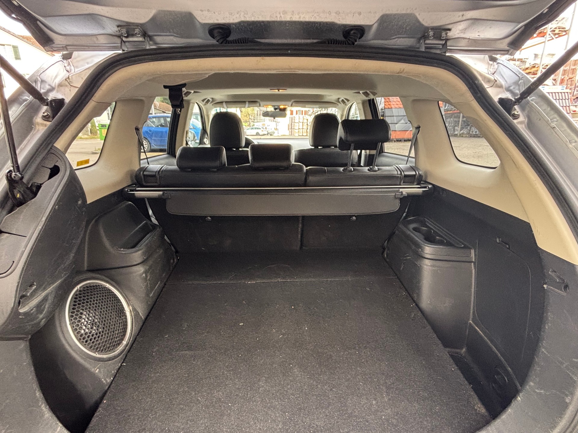 MITSUBISHI Outlander 2.0 PHEV Intense-image-13