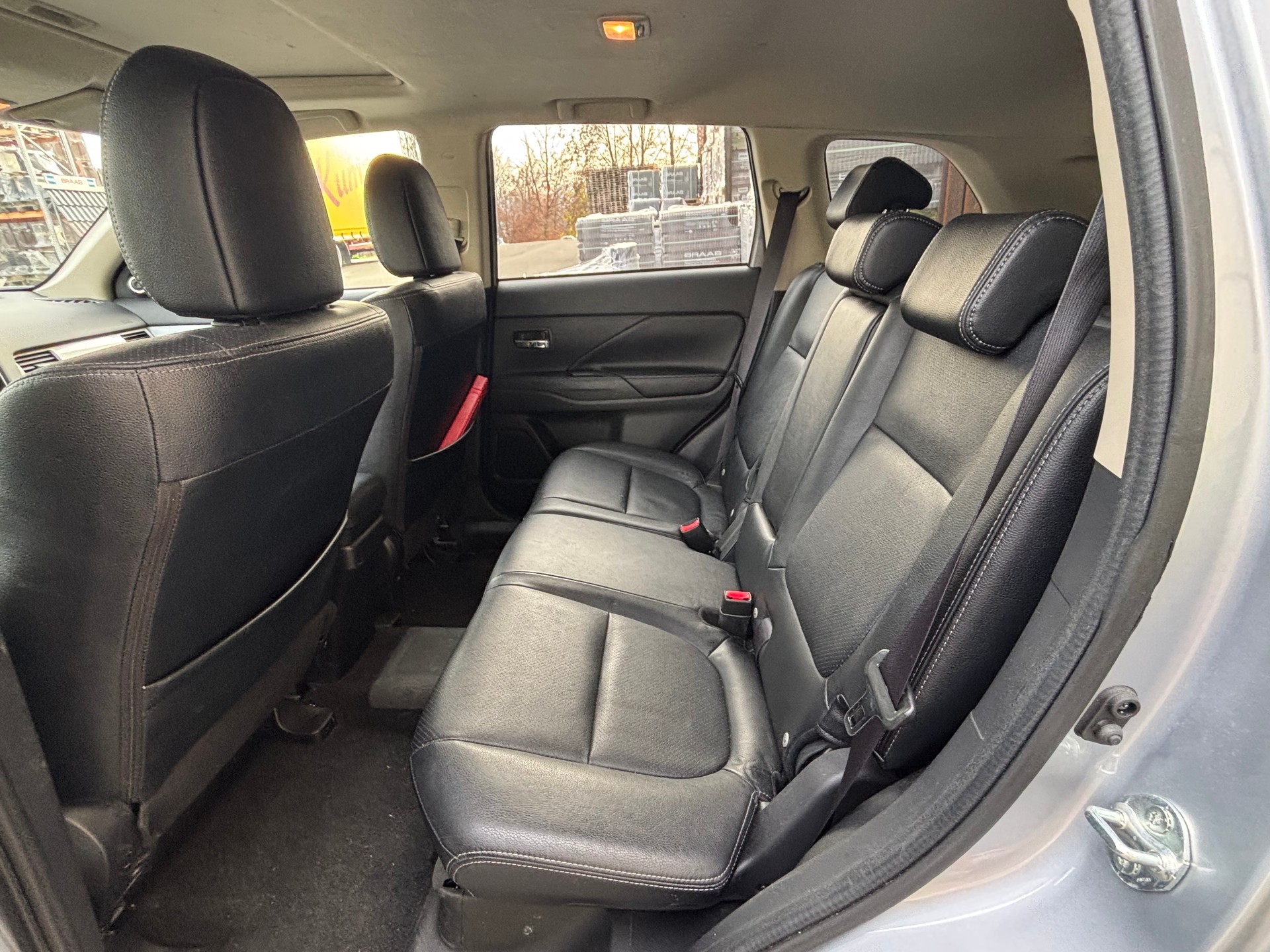 MITSUBISHI Outlander 2.0 PHEV Intense-image-12