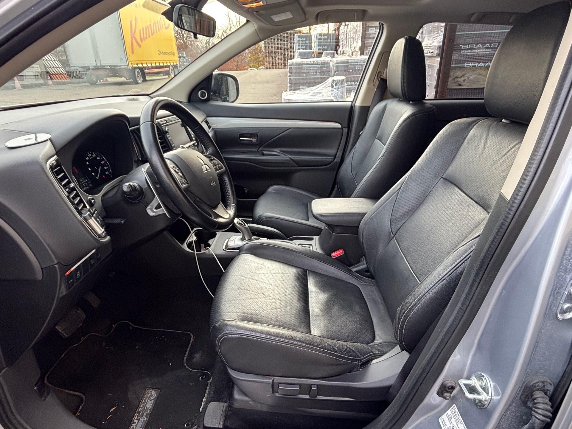 MITSUBISHI Outlander 2.0 PHEV Intense-image-10