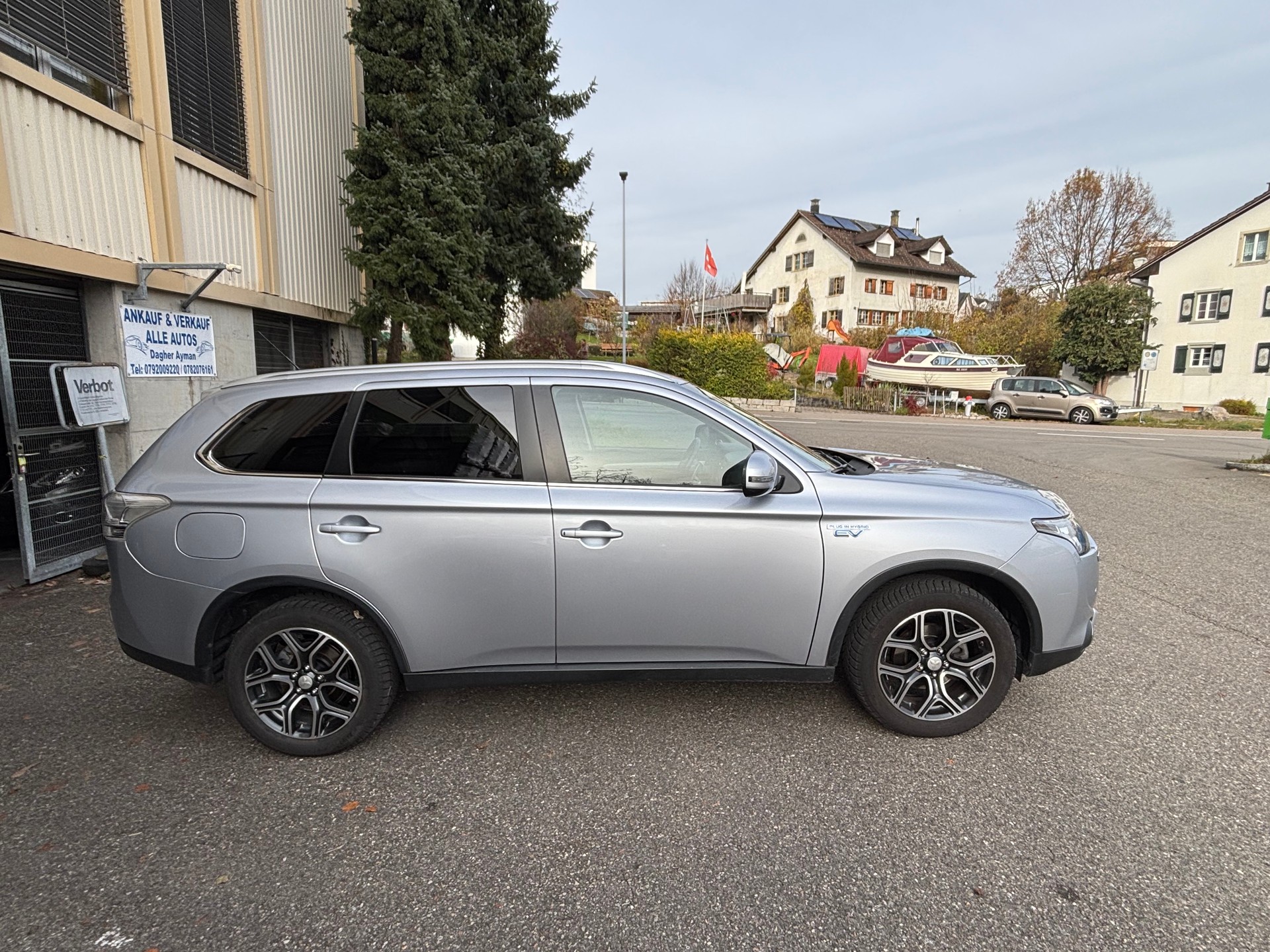 MITSUBISHI Outlander 2.0 PHEV Intense-image-6