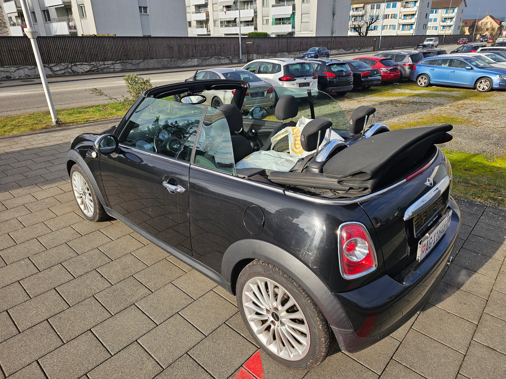 MINI Cooper Cabriolet-image-11