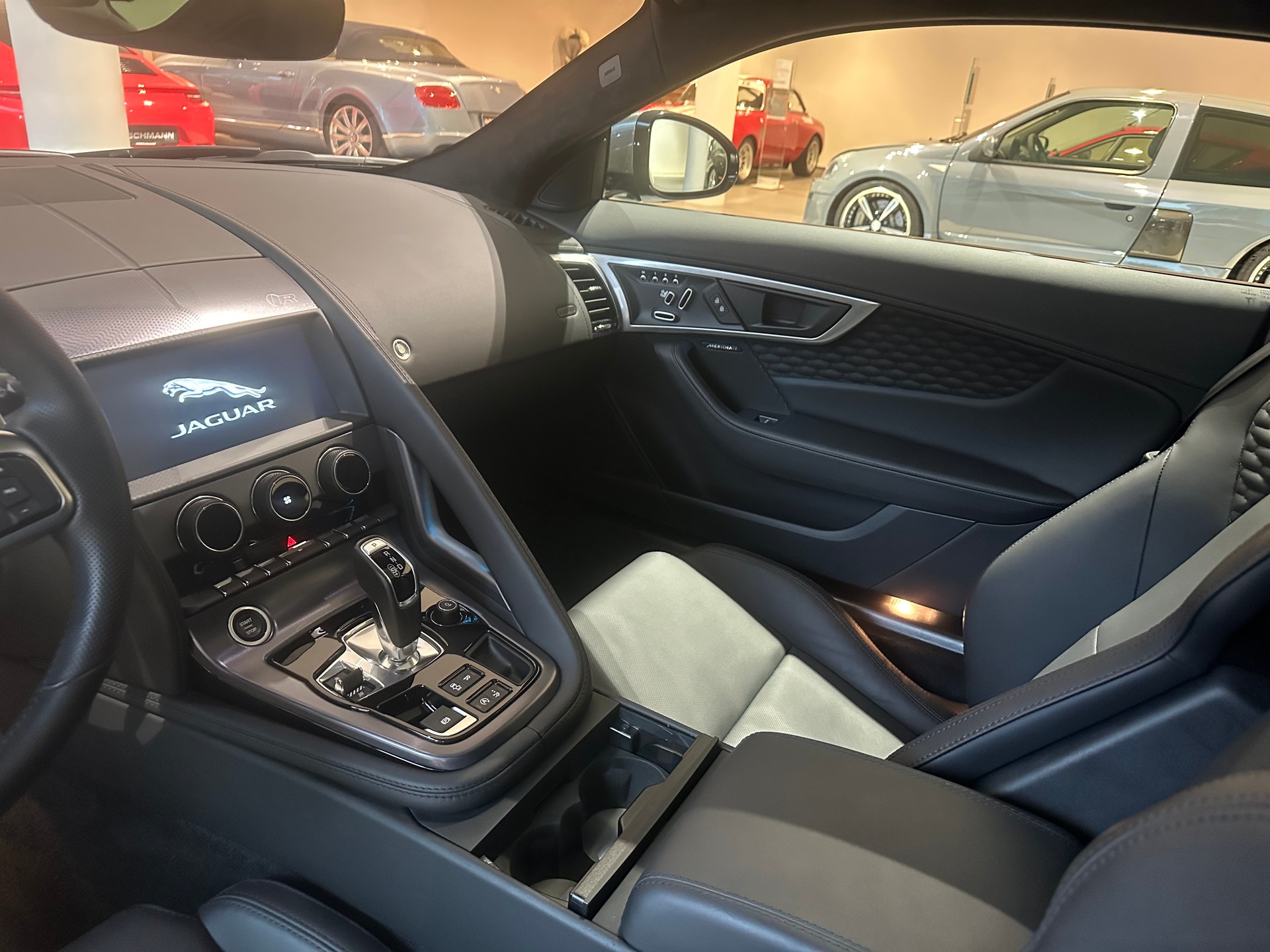 JAGUAR F-Type Coupé 5.0 V8 R75 SVR Automatik AWD-image-11