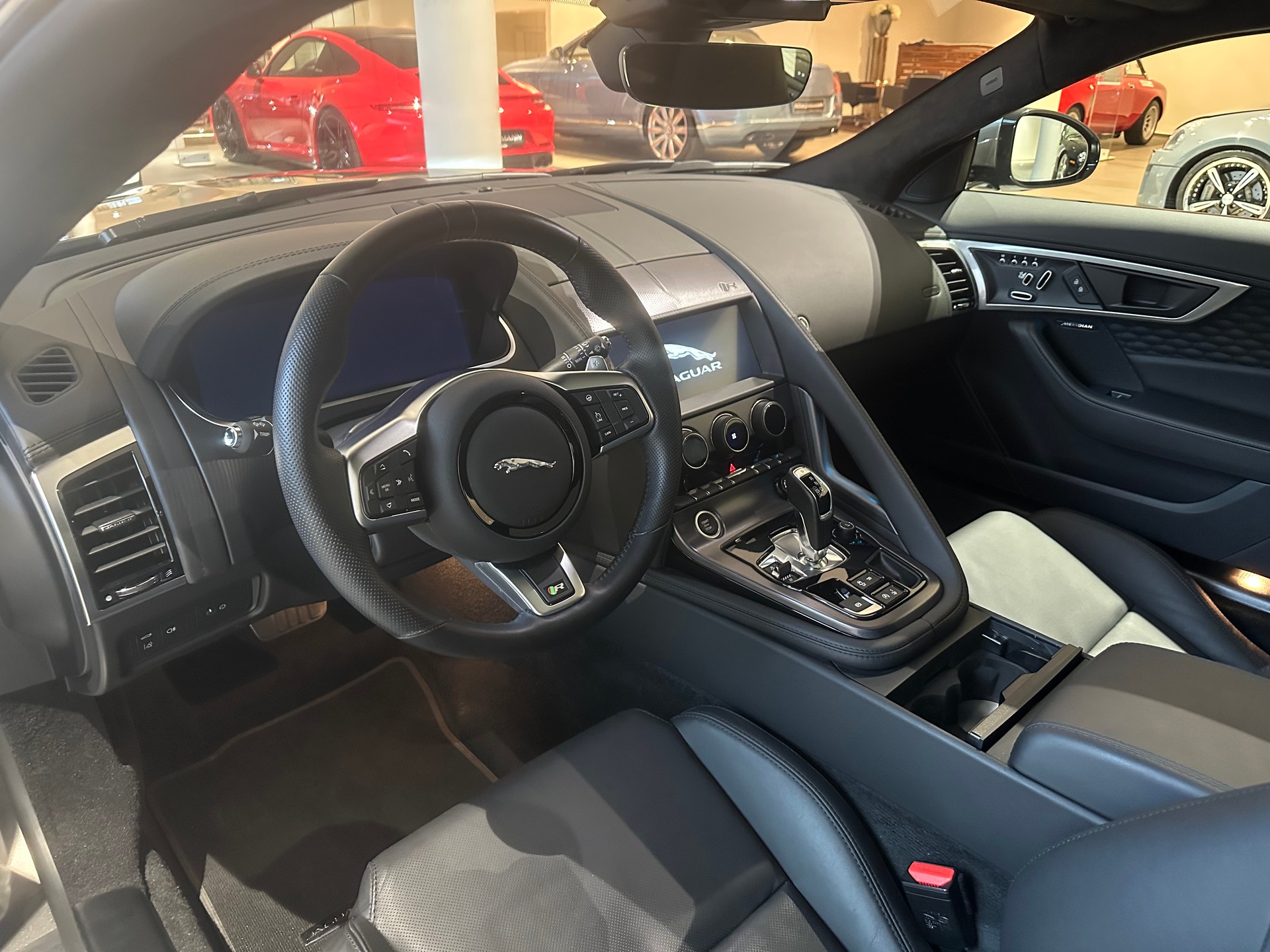 JAGUAR F-Type Coupé 5.0 V8 R75 SVR Automatik AWD-image-8
