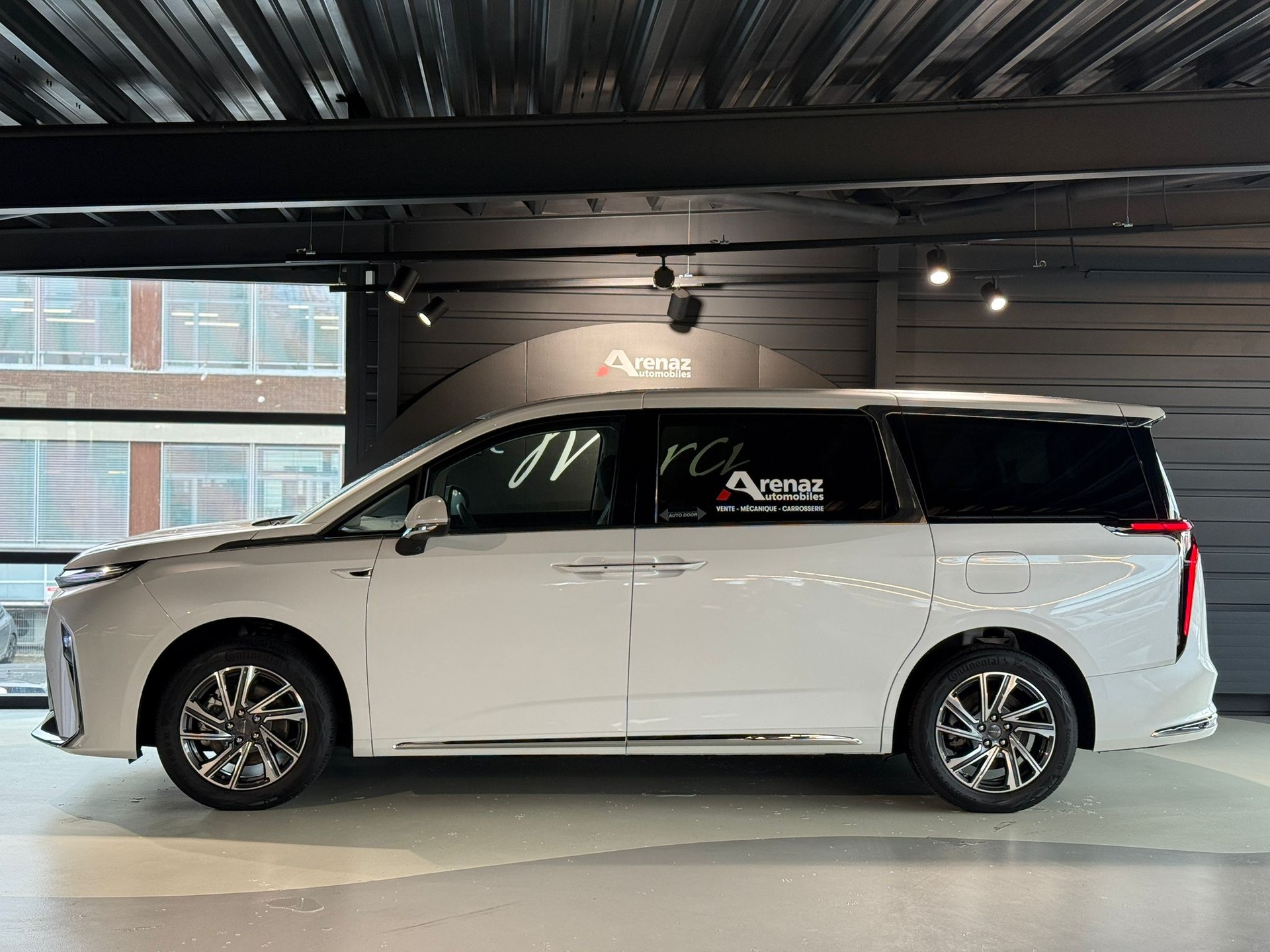 MAXUS Mifa 9 Luxury 90kWh 8 Pl.-showroom-element-1