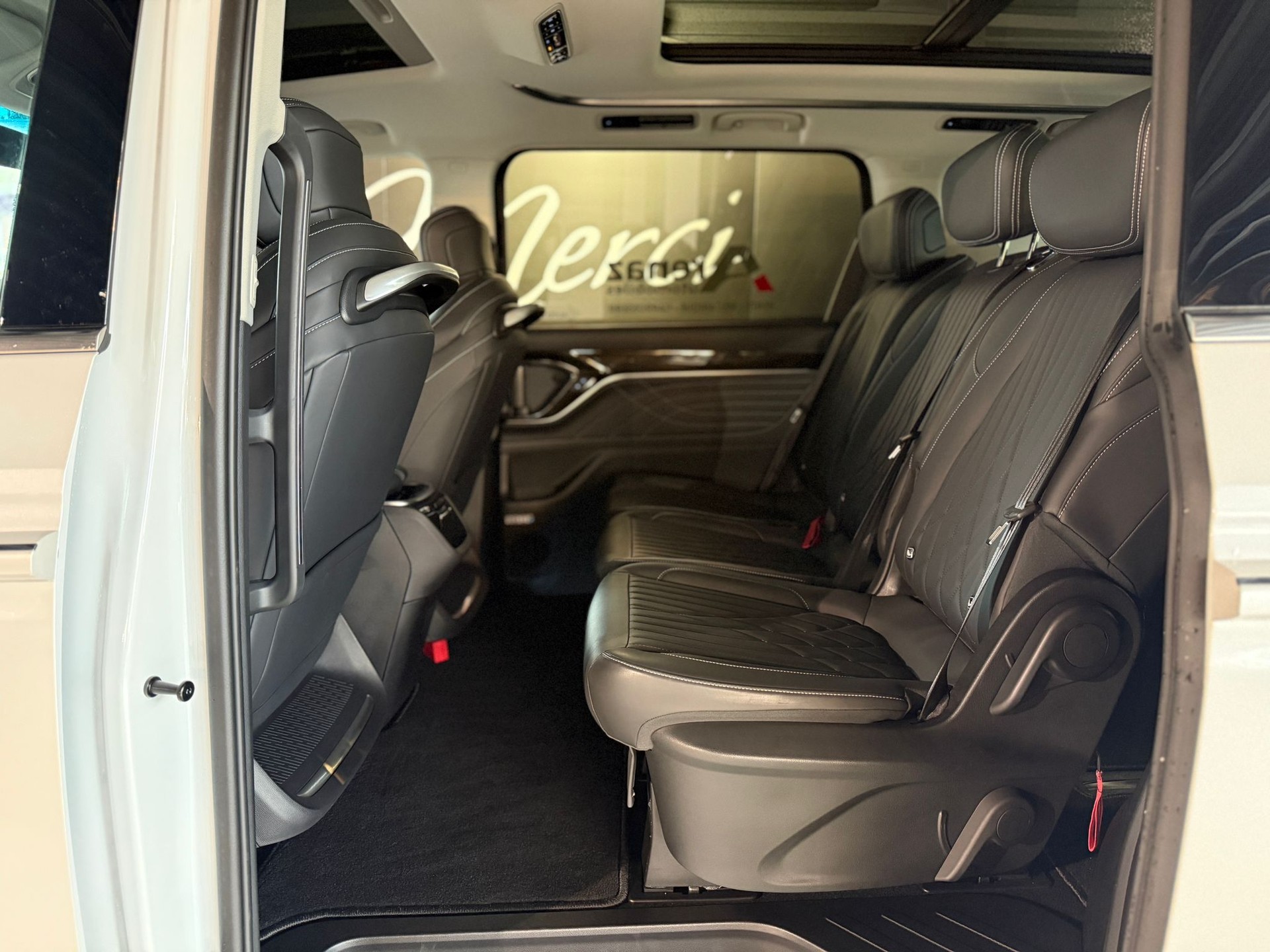 MAXUS Mifa 9 Luxury 90kWh 8 Pl.-image-7